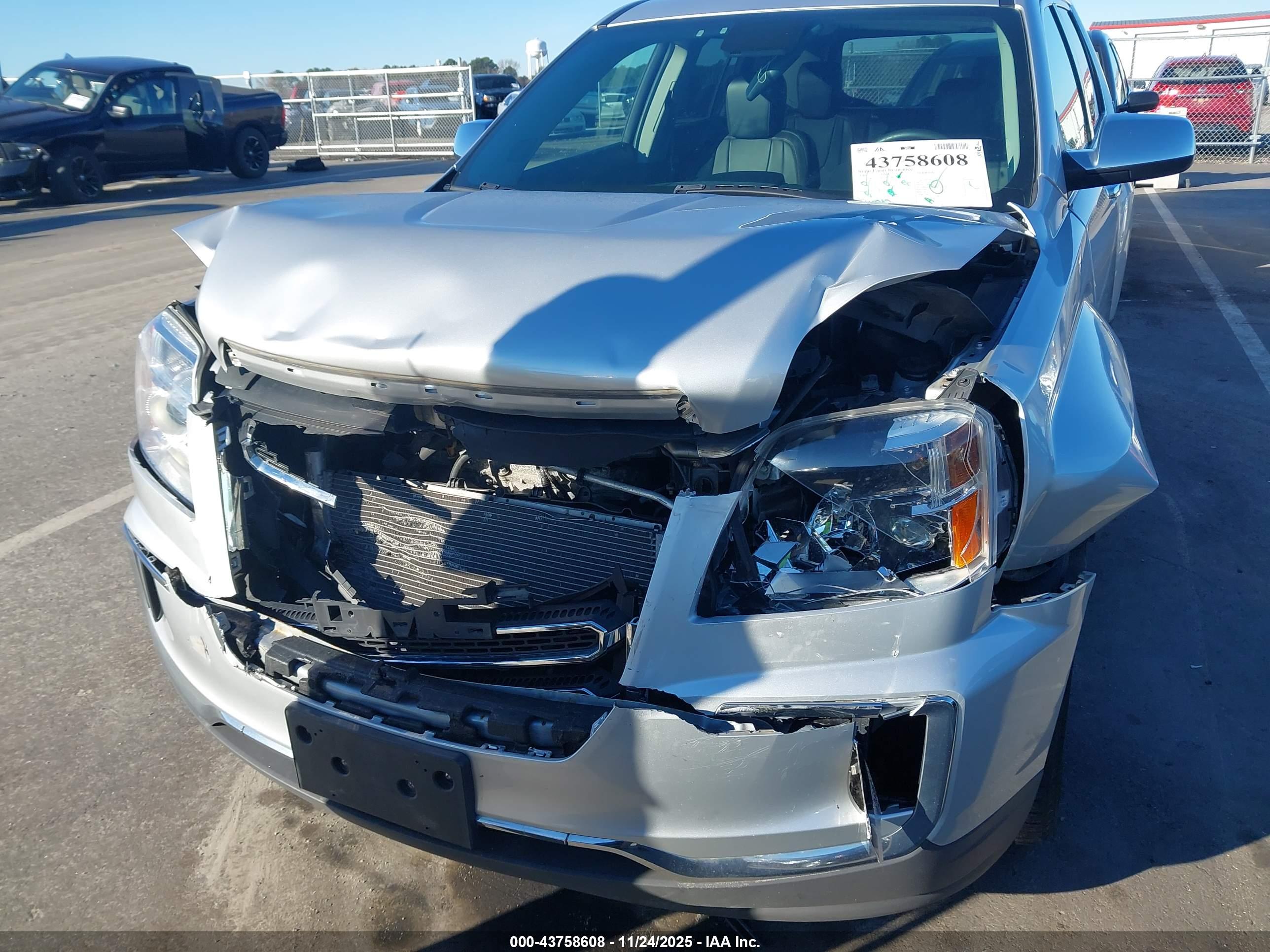 GMC TERRAIN image 6