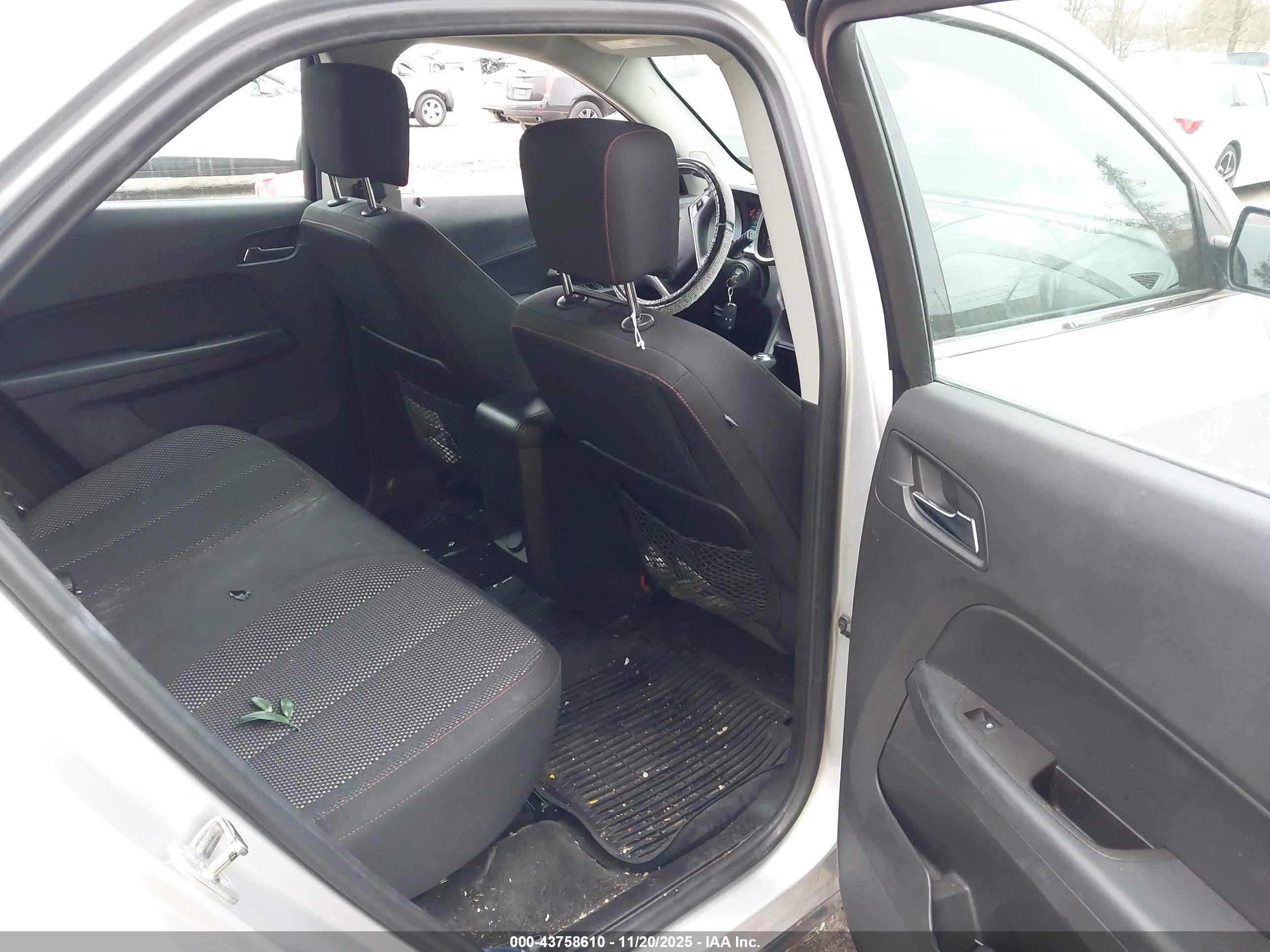 CHEVROLET EQUINOX image 8