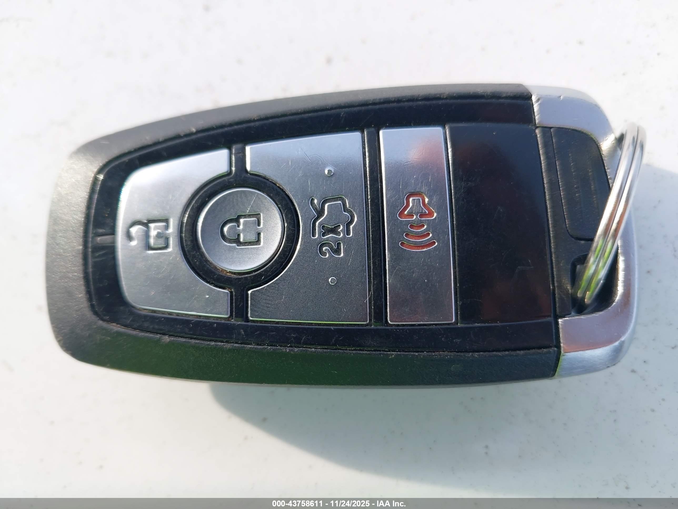 FORD FUSION image 11