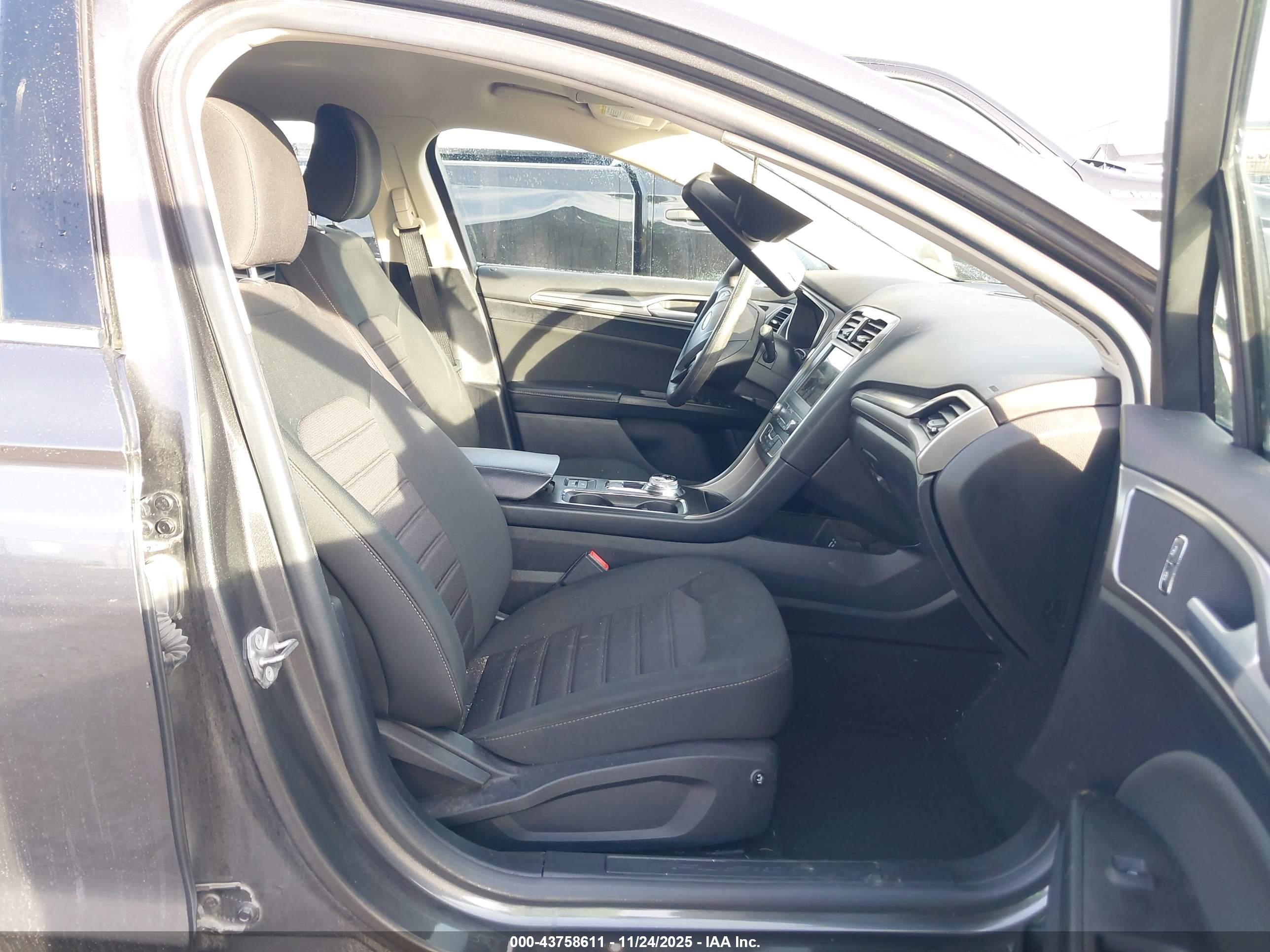 FORD FUSION image 5
