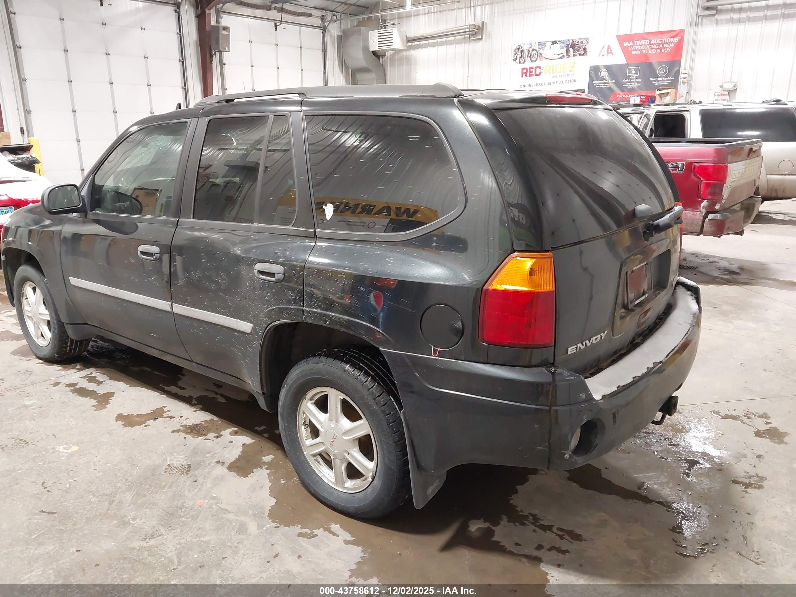 GMC ENVOY image 3