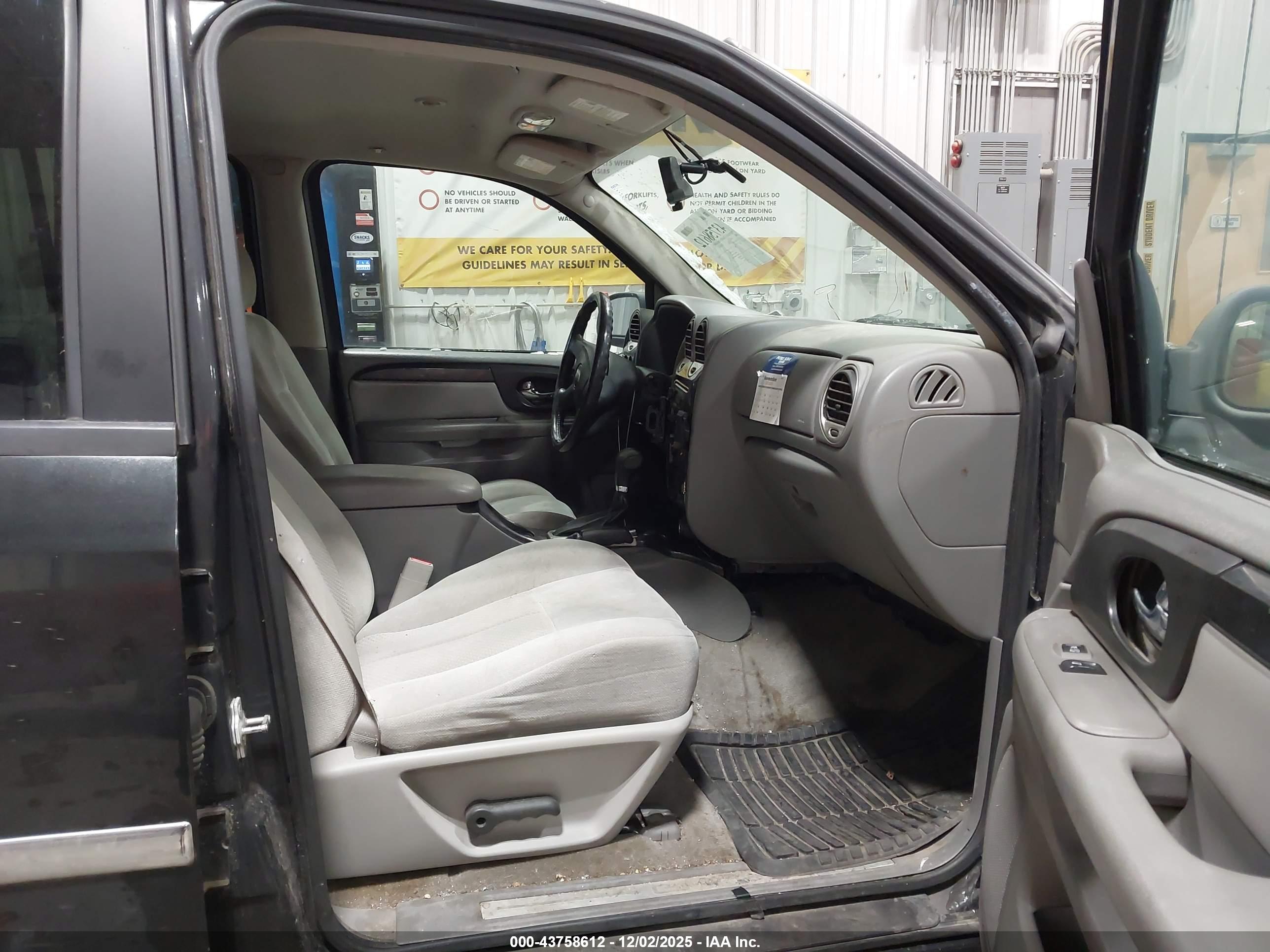 GMC ENVOY image 5