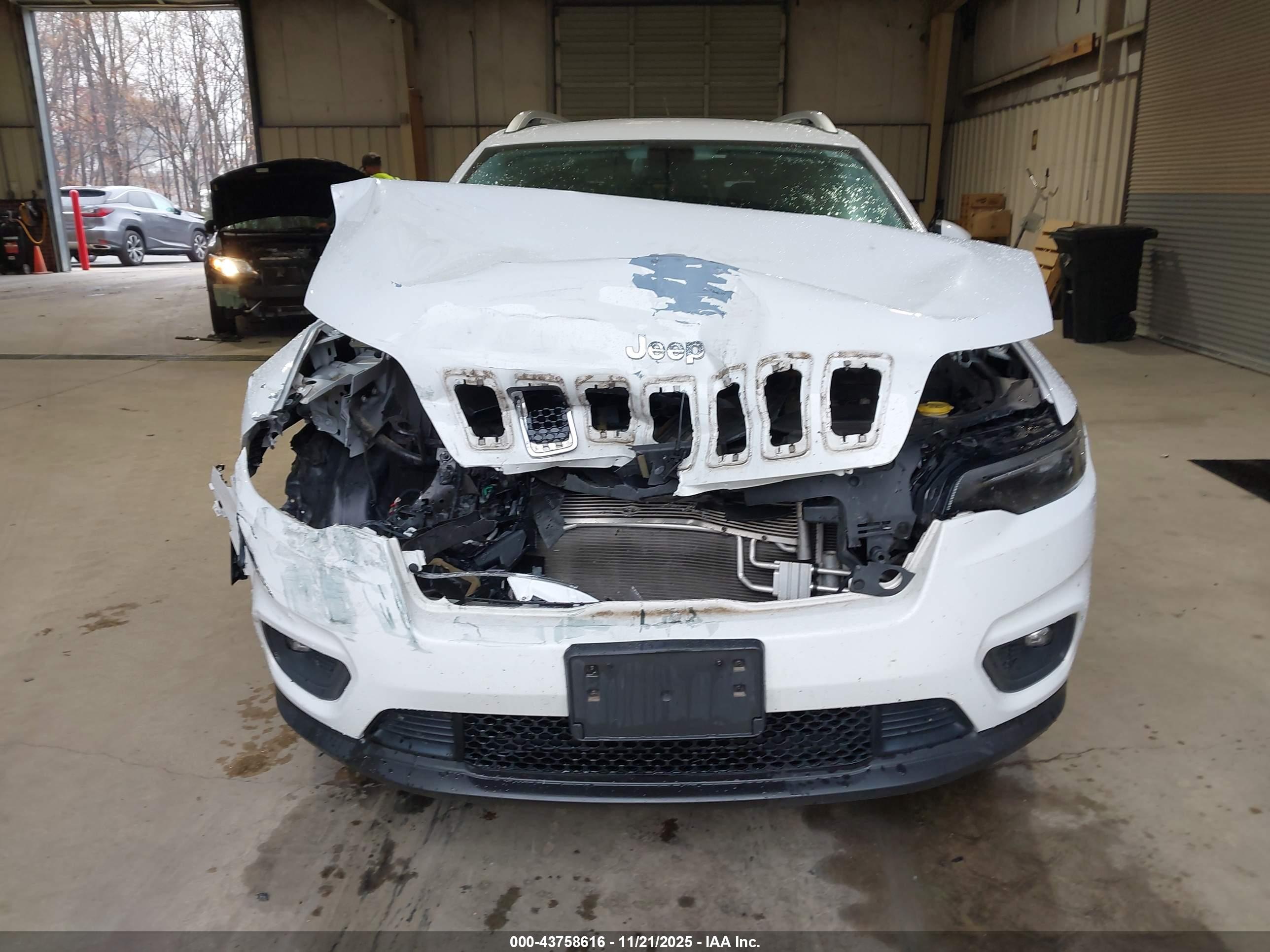 JEEP CHEROKEE image 6