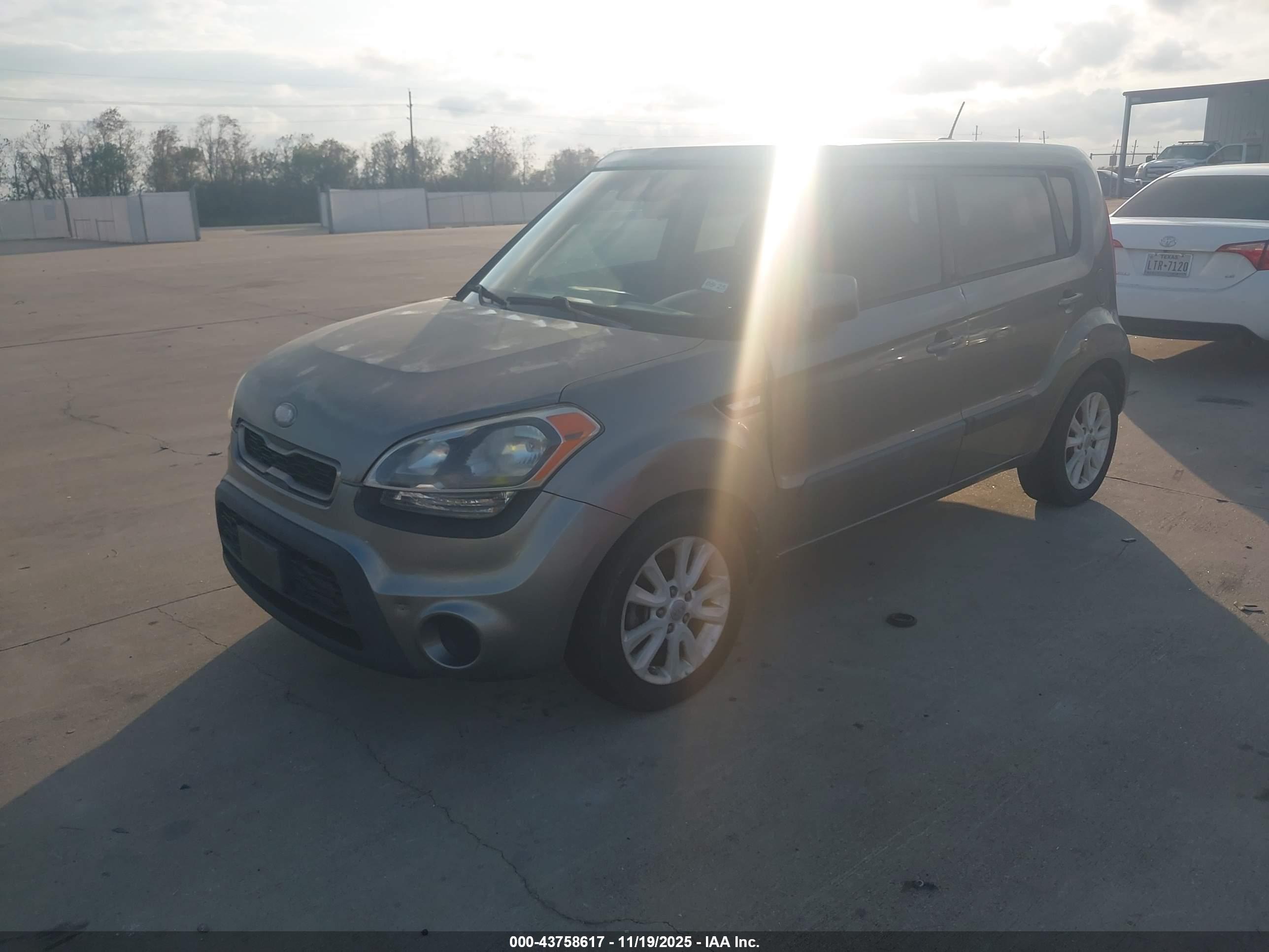 KIA SOUL image 2