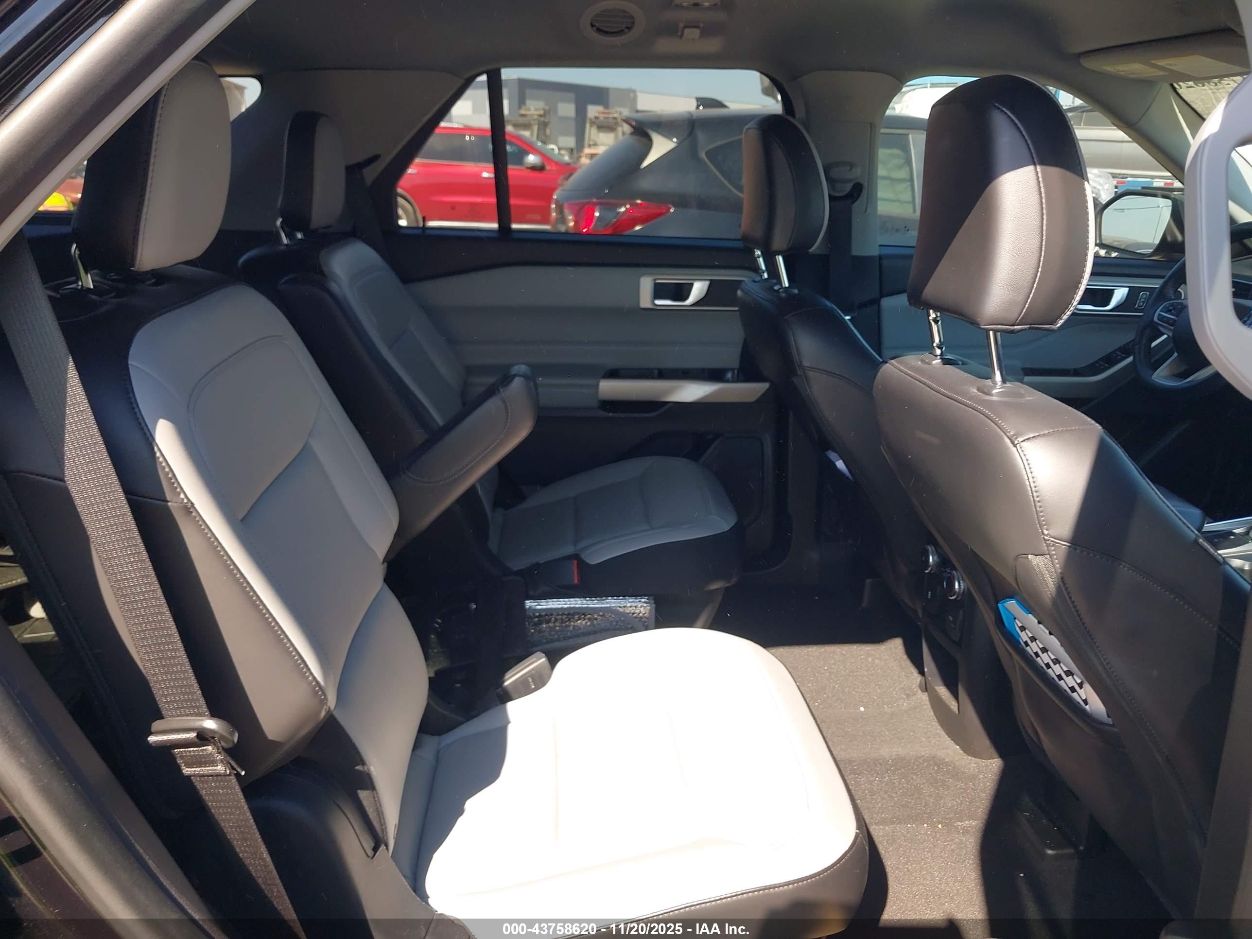 FORD EXPLORER image 8