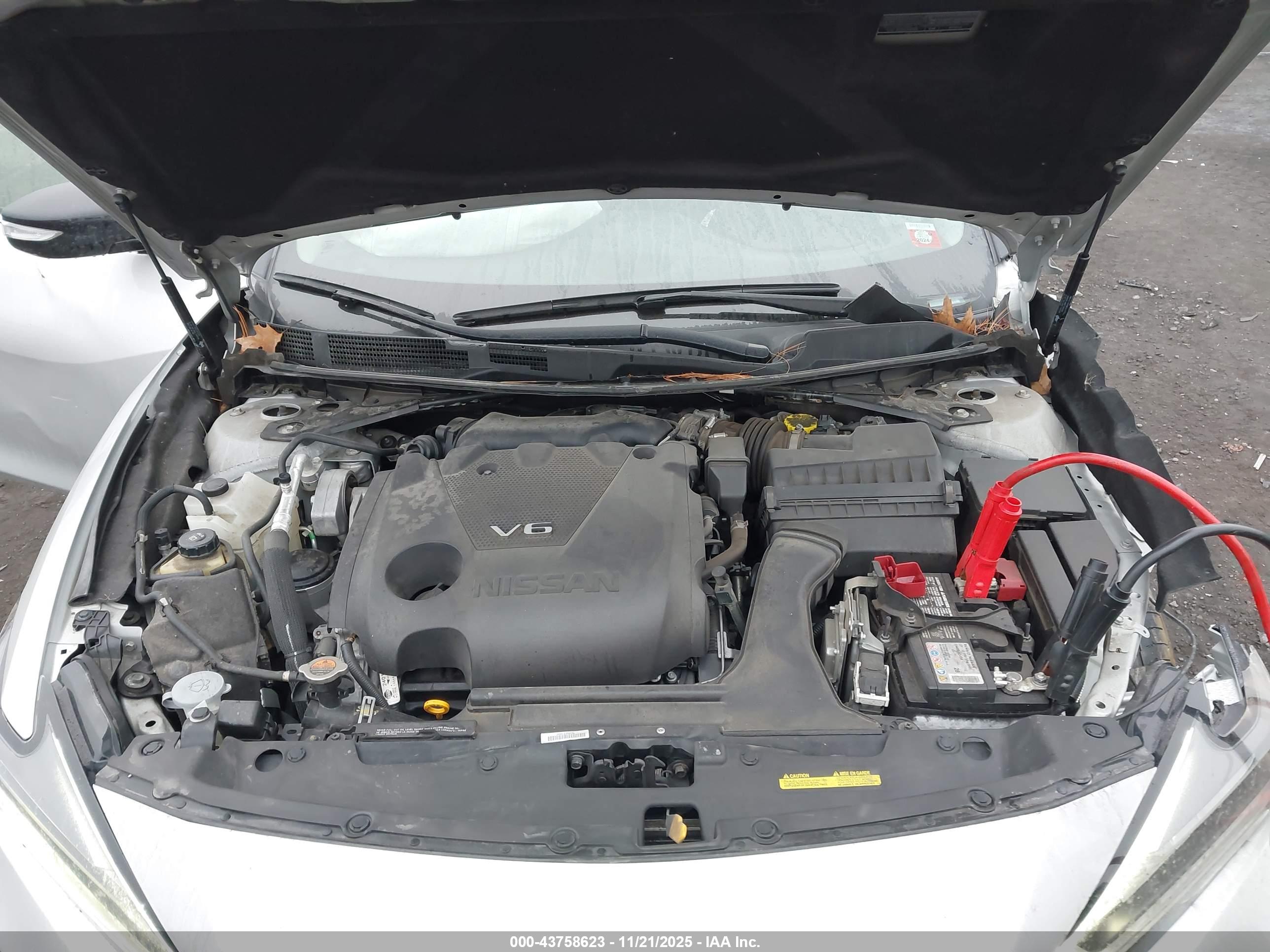 NISSAN MAXIMA image 10