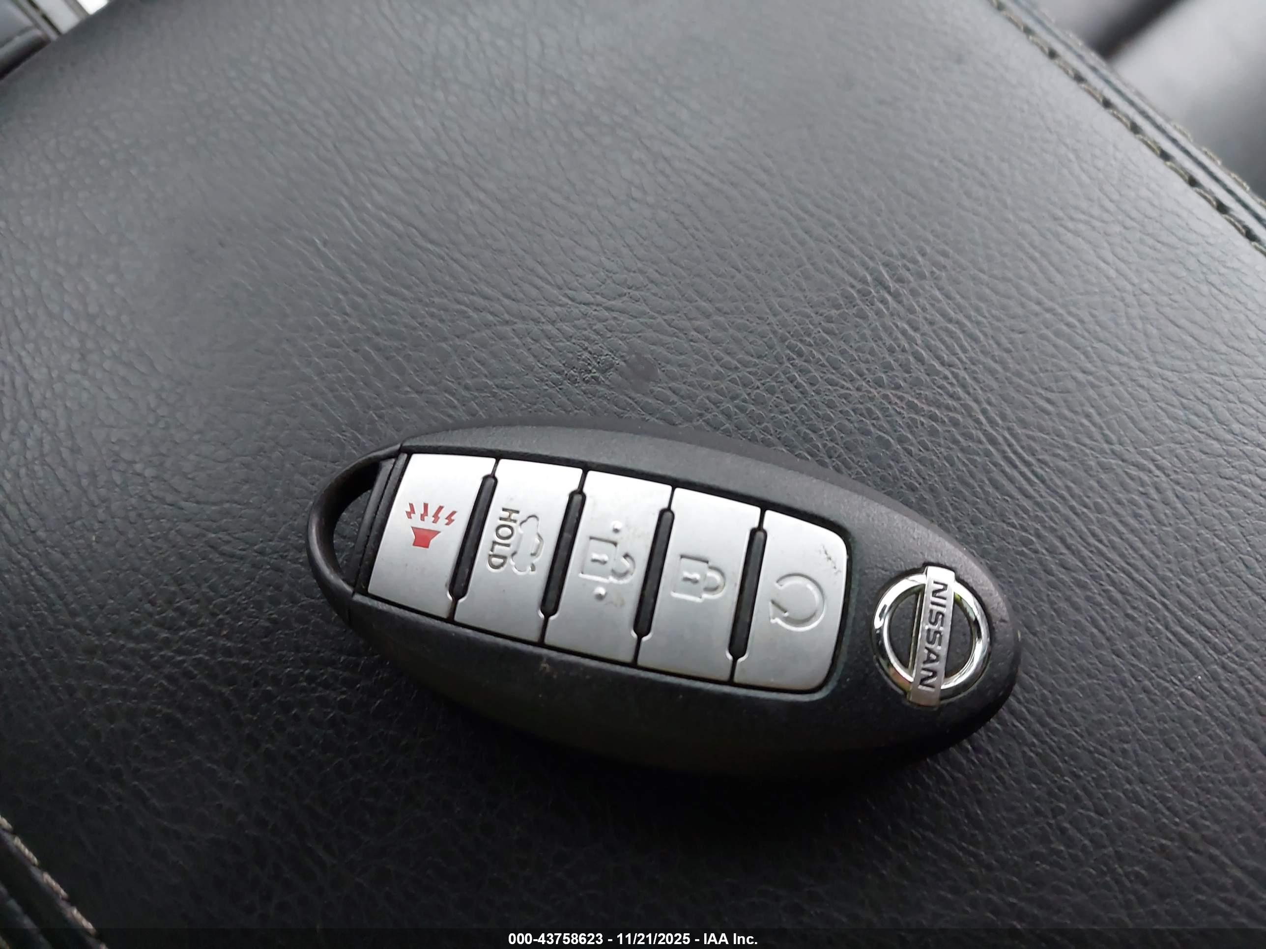 NISSAN MAXIMA image 11