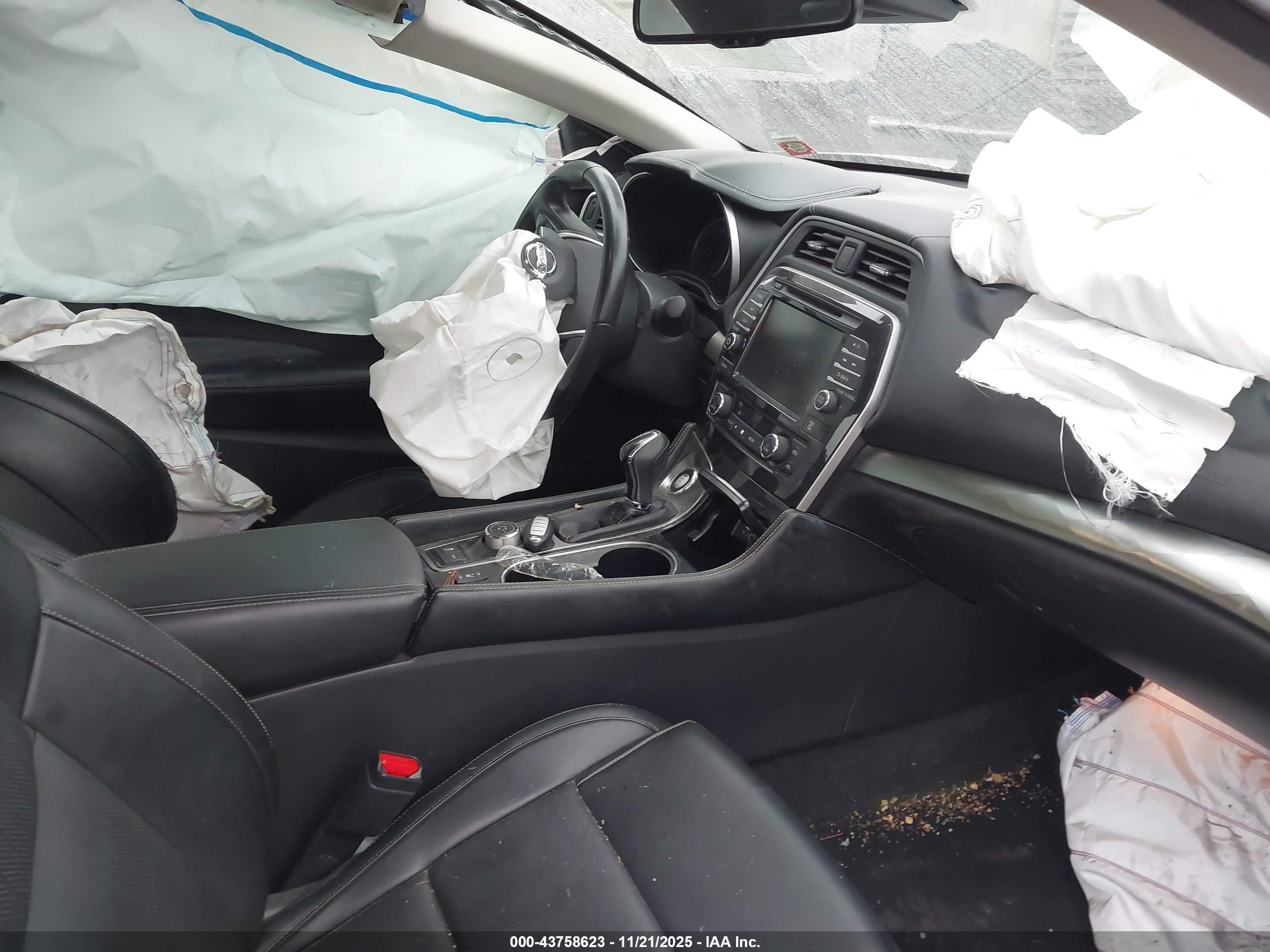 NISSAN MAXIMA image 5