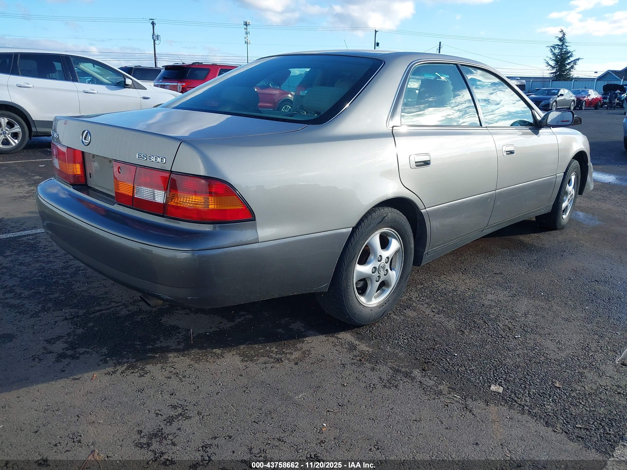 LEXUS ES image 4