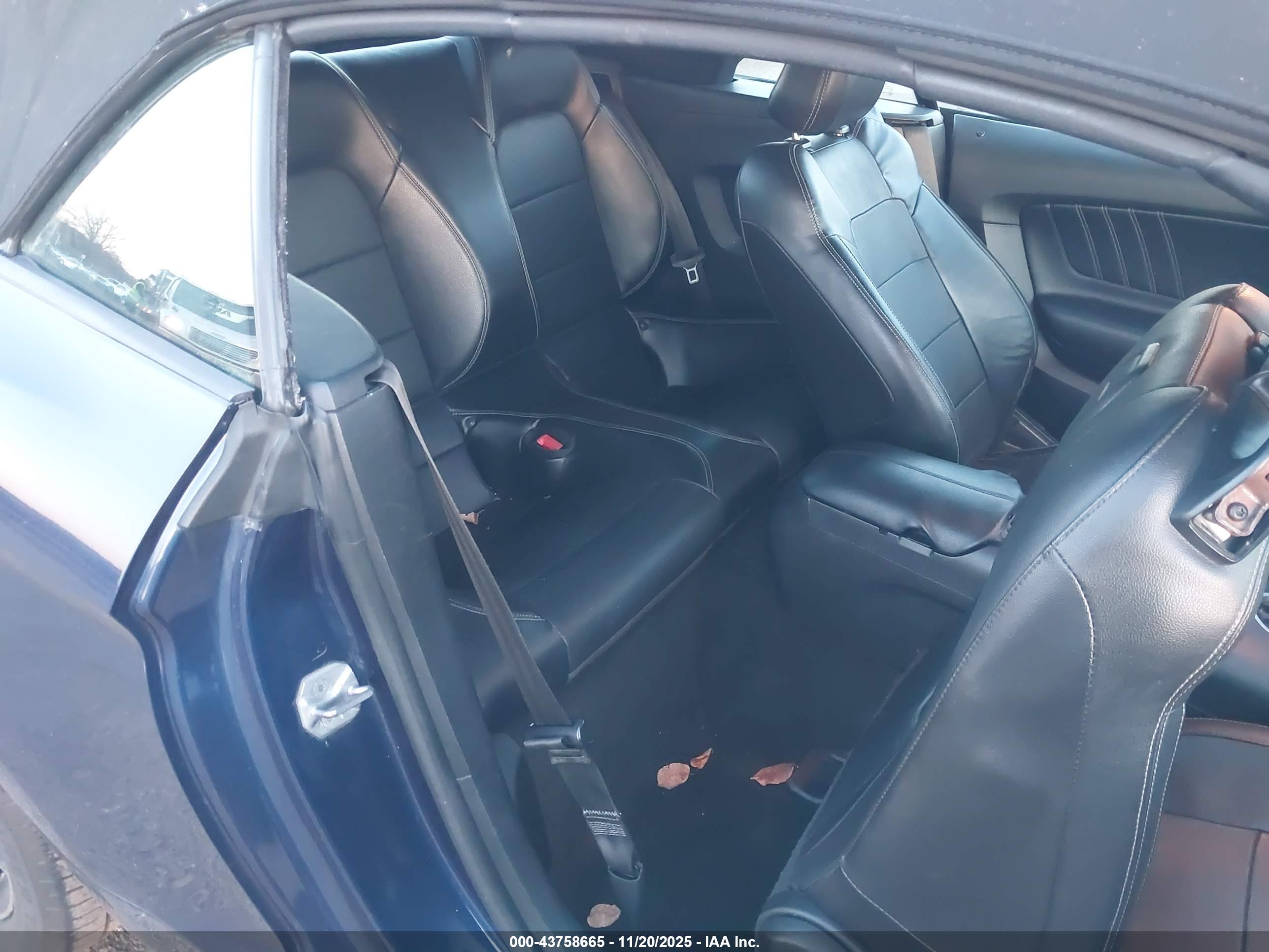 FORD MUSTANG image 8