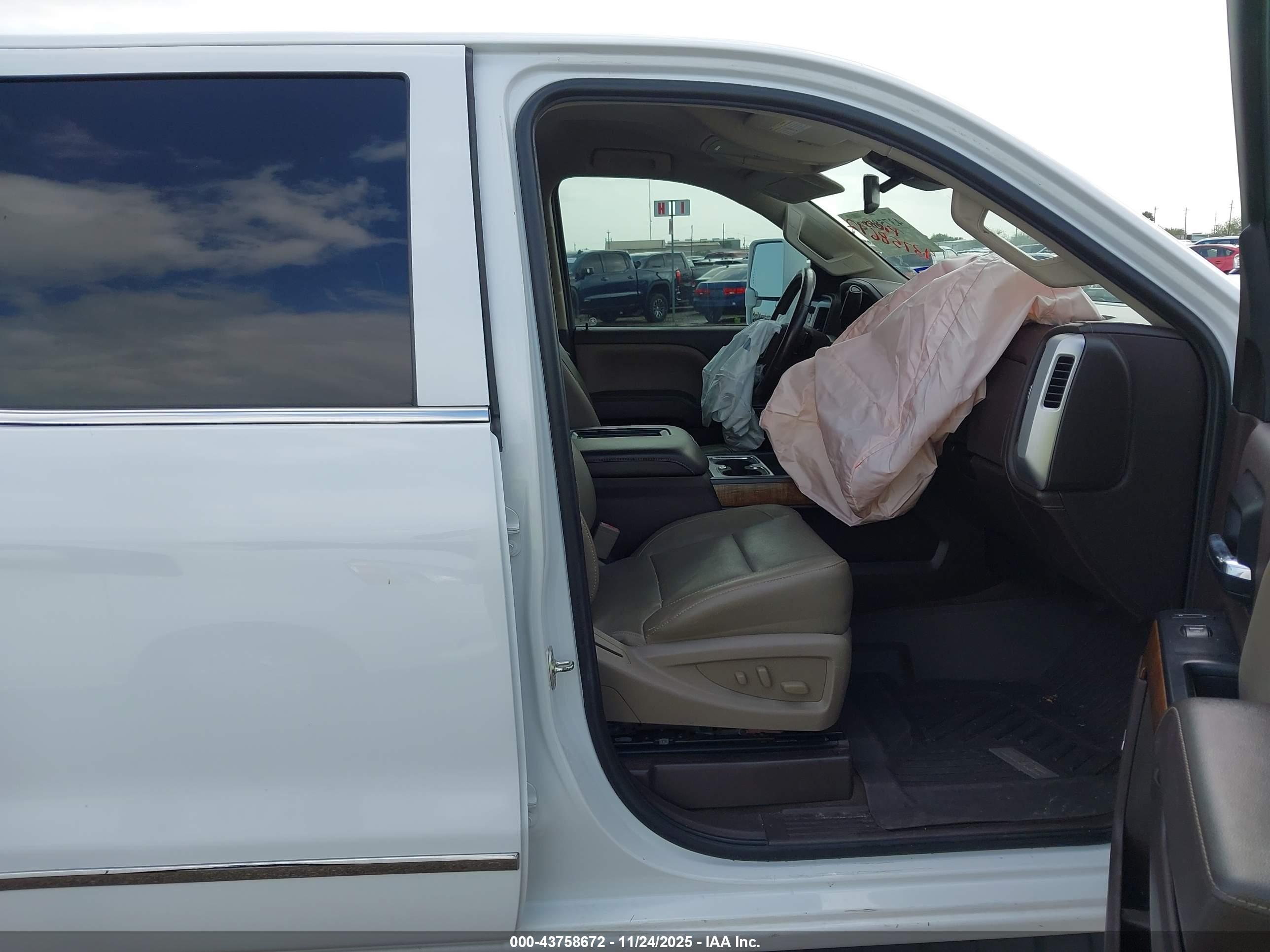 GMC SIERRA image 5