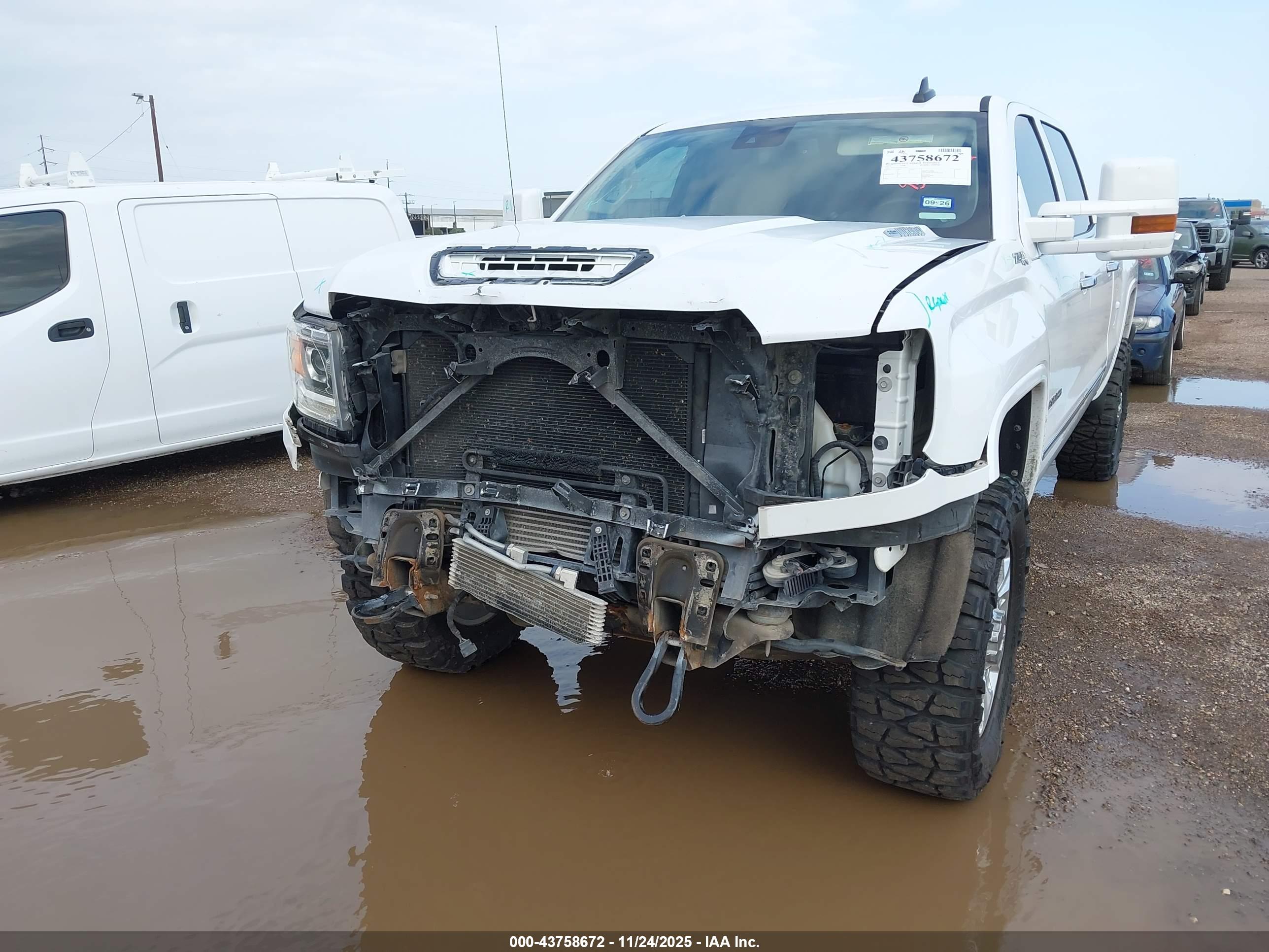 GMC SIERRA image 6