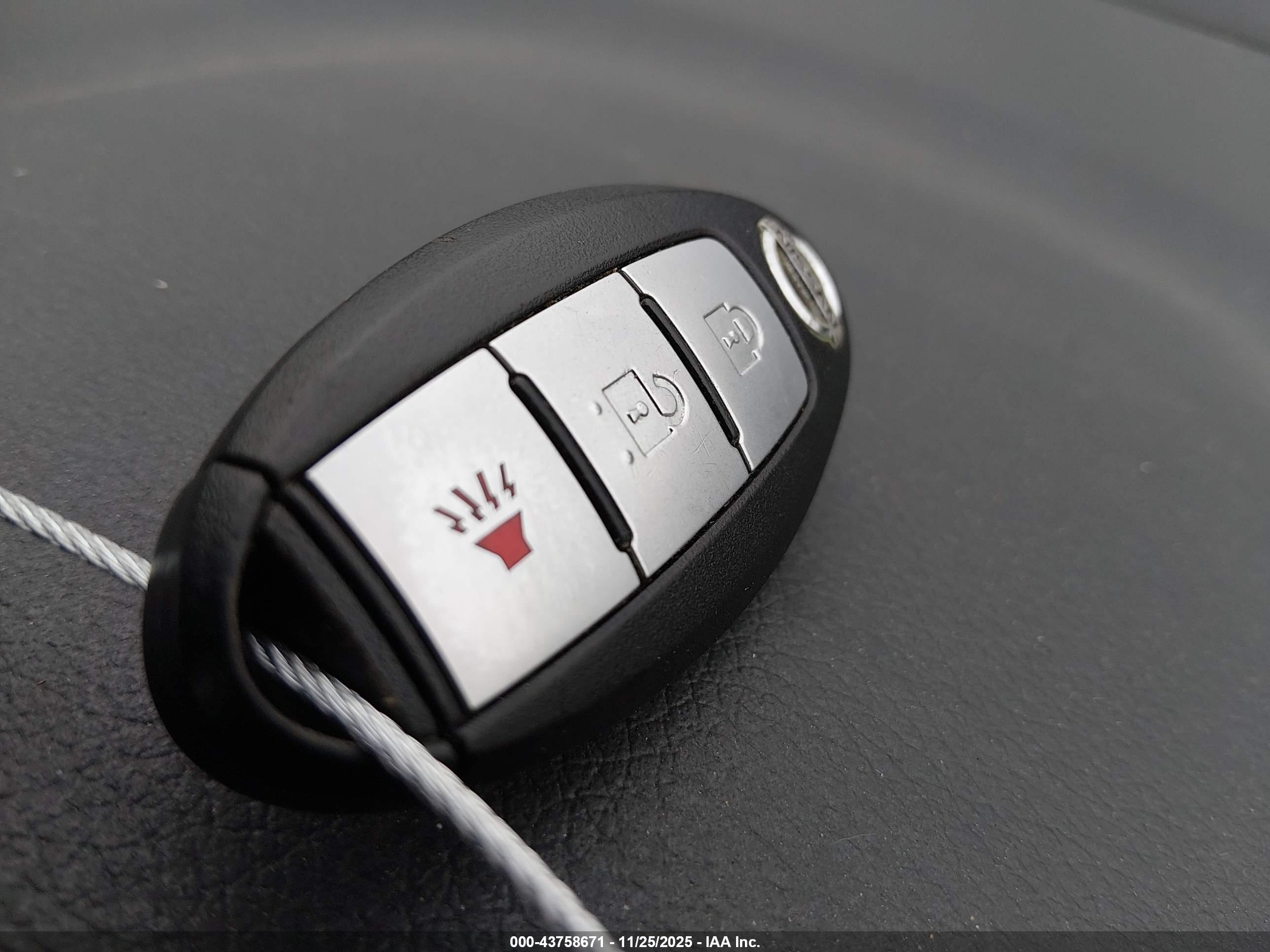 NISSAN ROGUE image 11