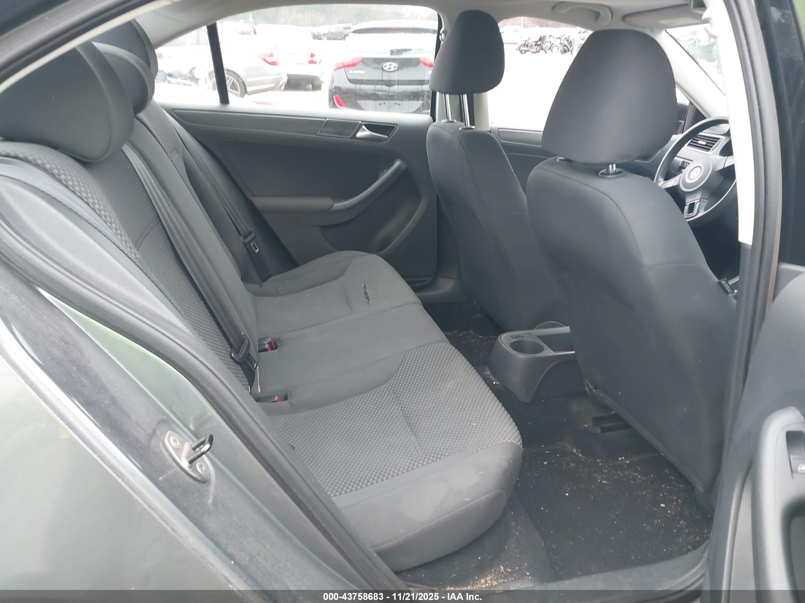 VOLKSWAGEN JETTA image 8