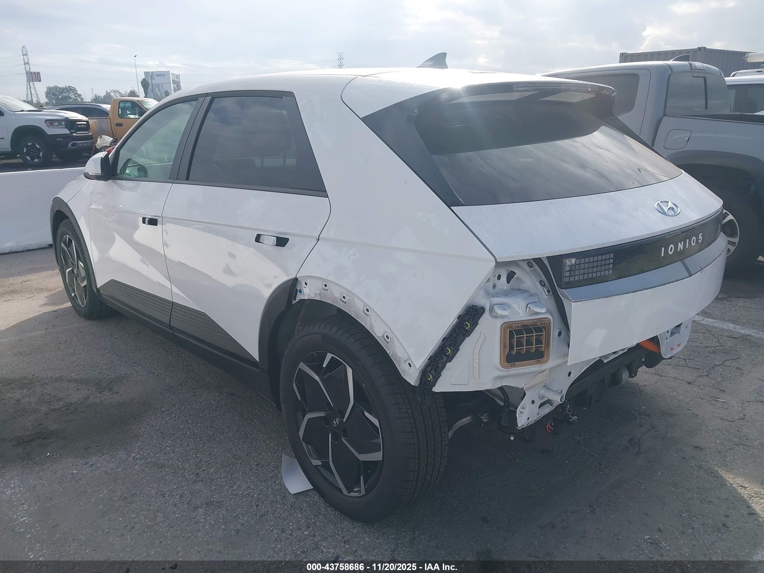 HYUNDAI IONIQ image 3