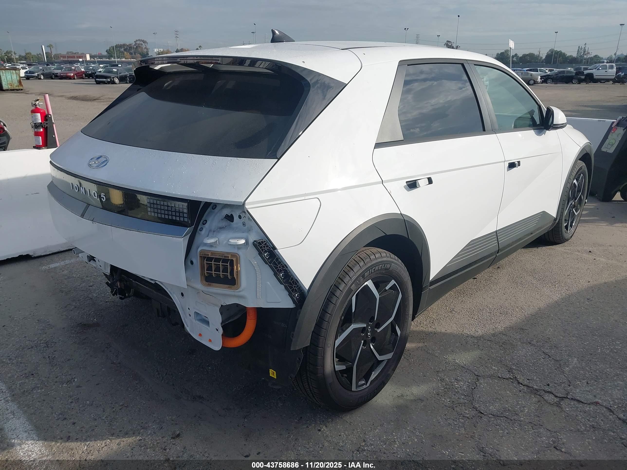 HYUNDAI IONIQ image 4