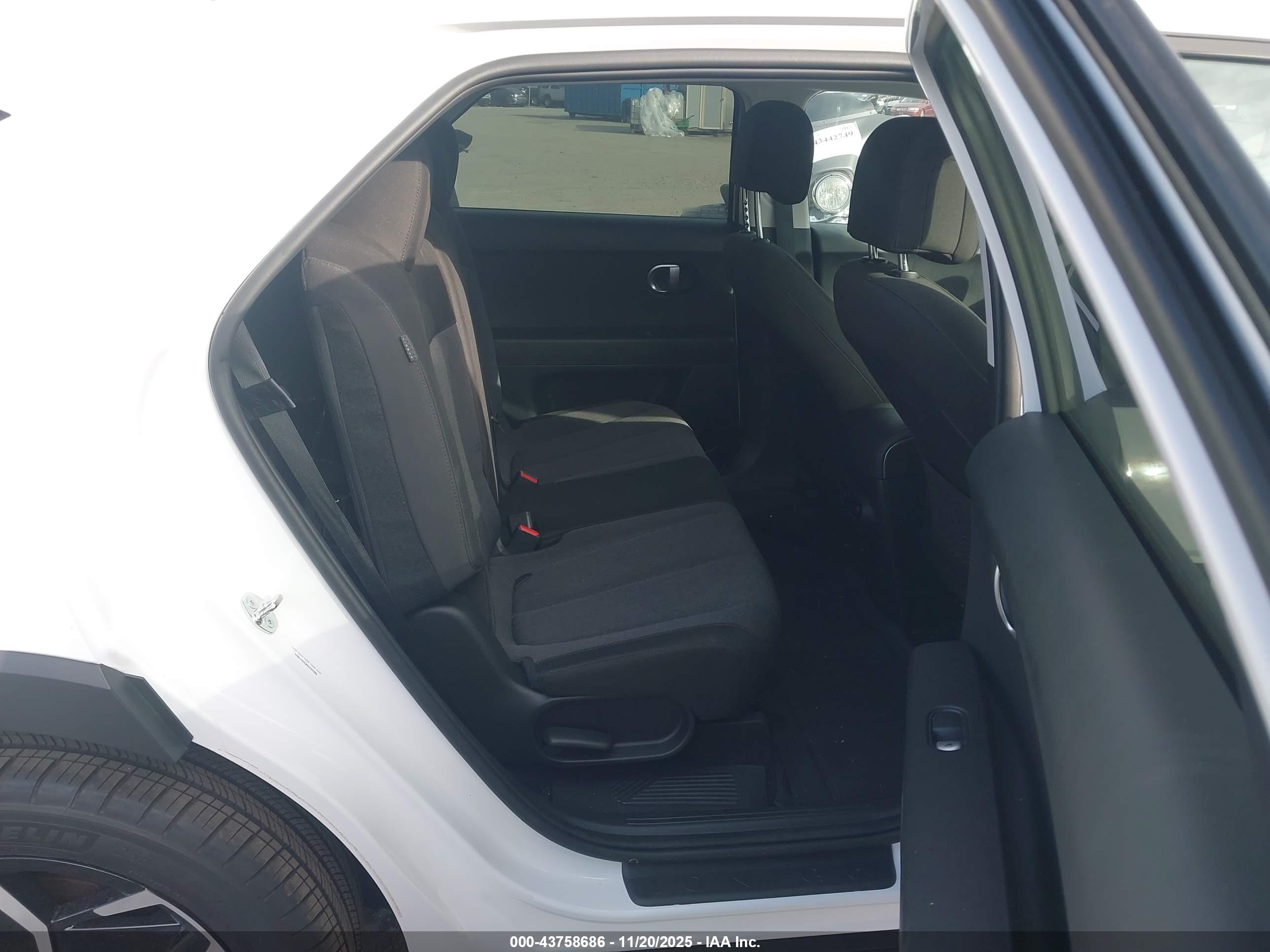 HYUNDAI IONIQ image 8