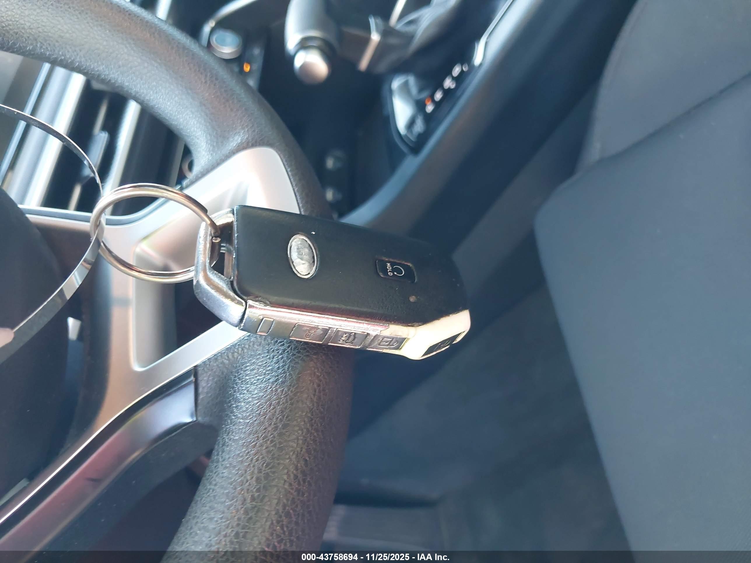 KIA K5 image 11