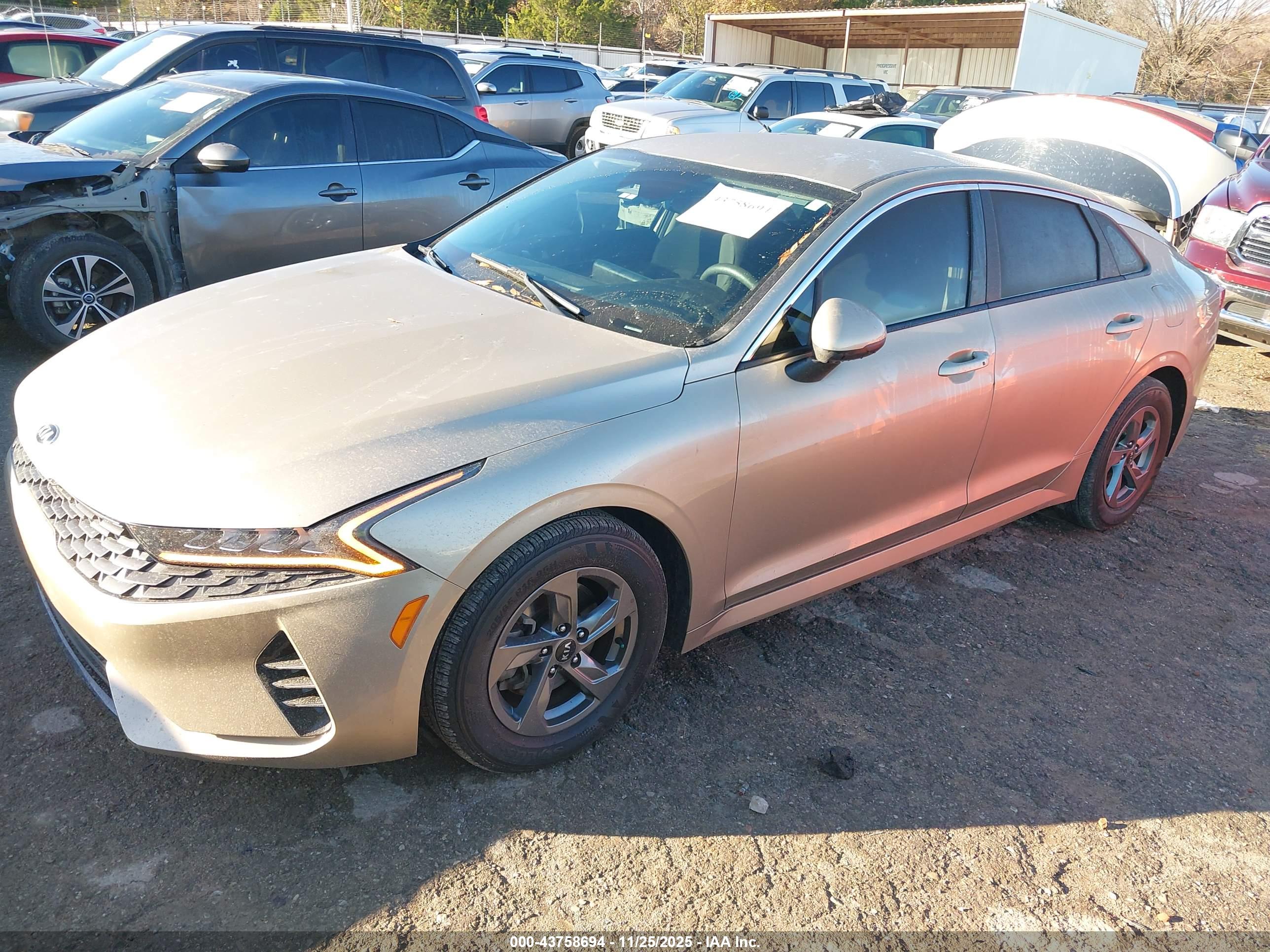 KIA K5 image 2