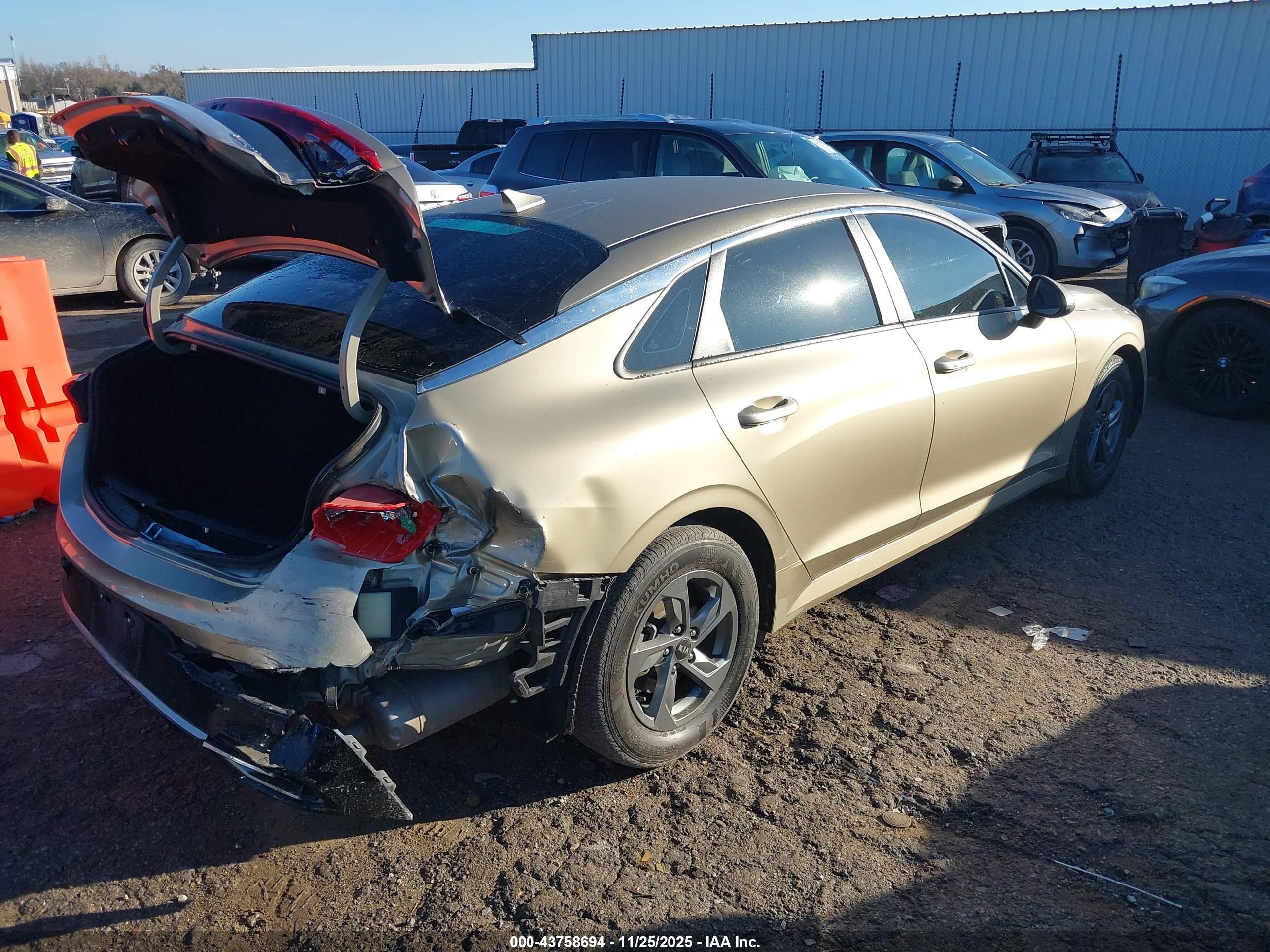 KIA K5 image 4