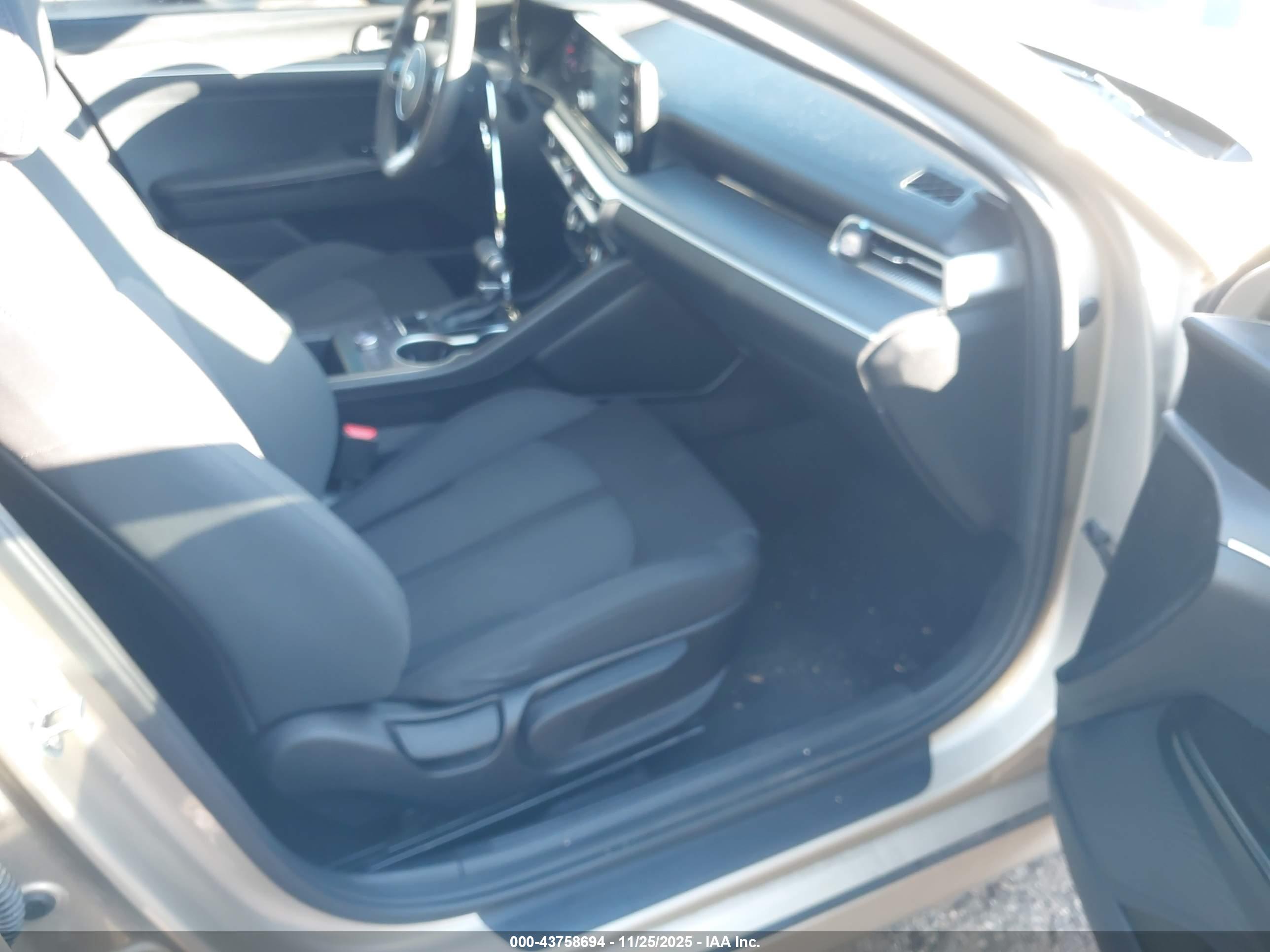 KIA K5 image 5
