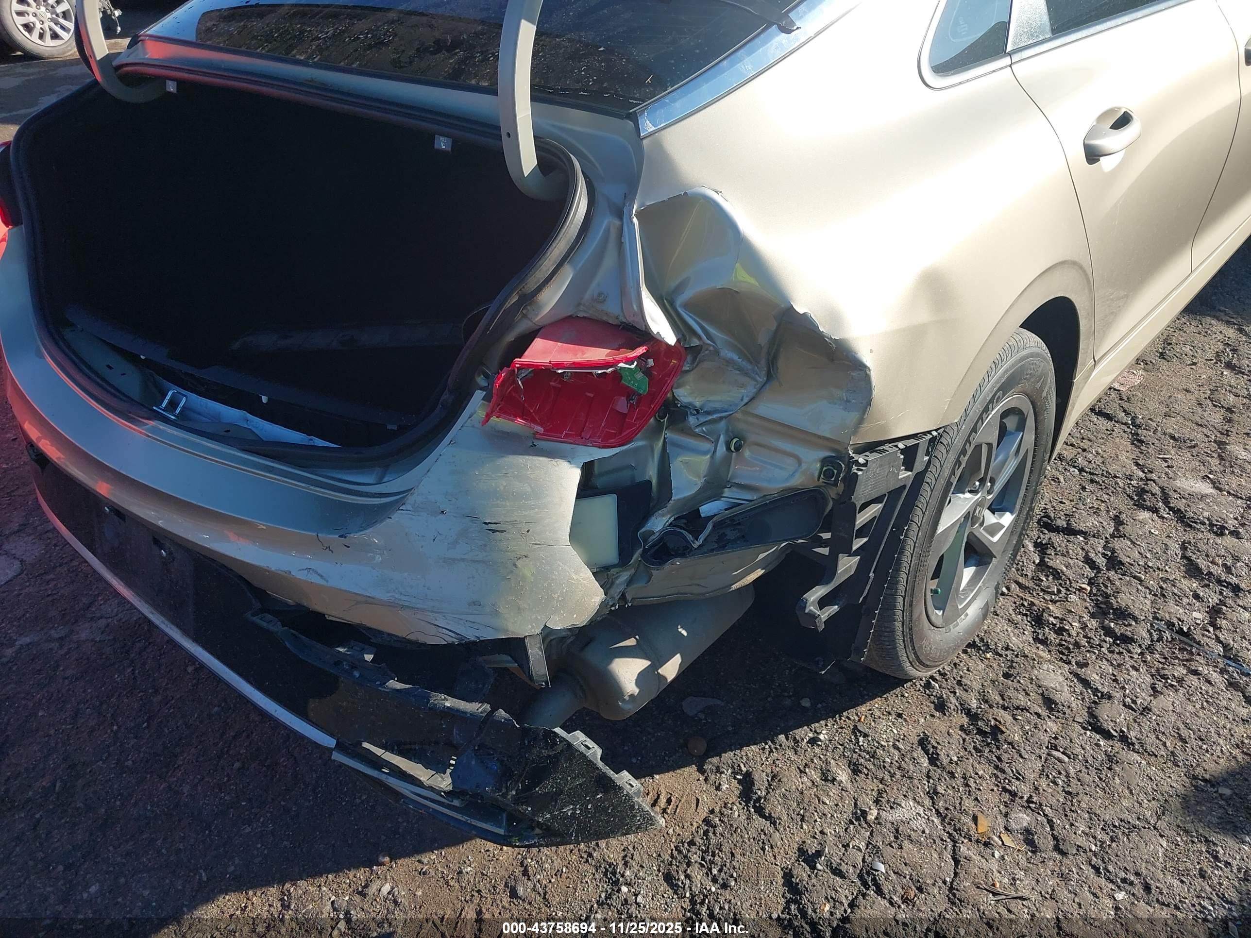 KIA K5 image 6