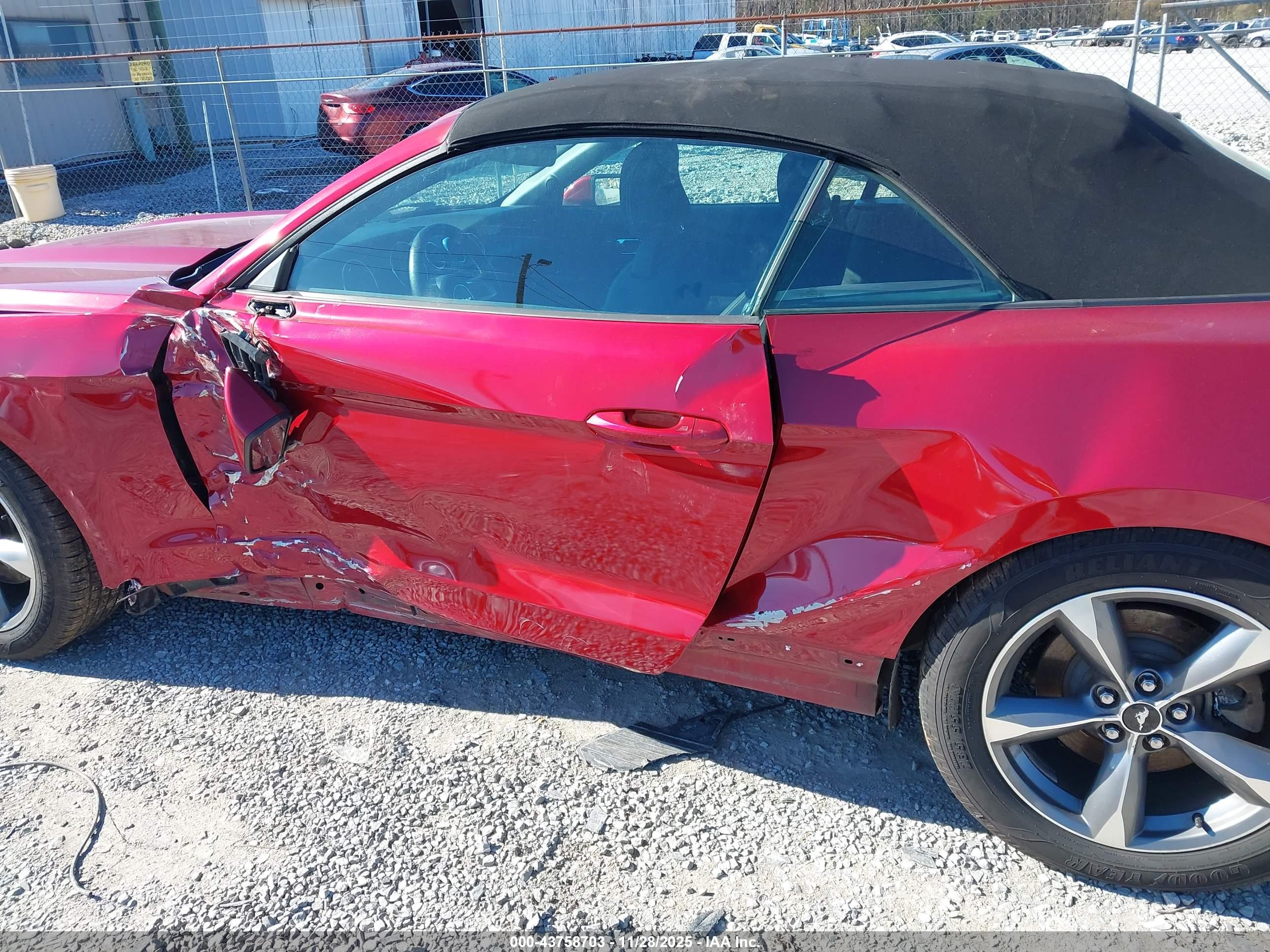 FORD MUSTANG image 6