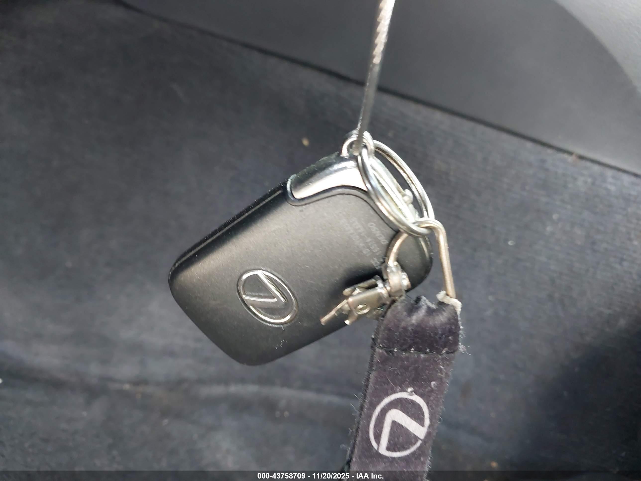 LEXUS IS image 11