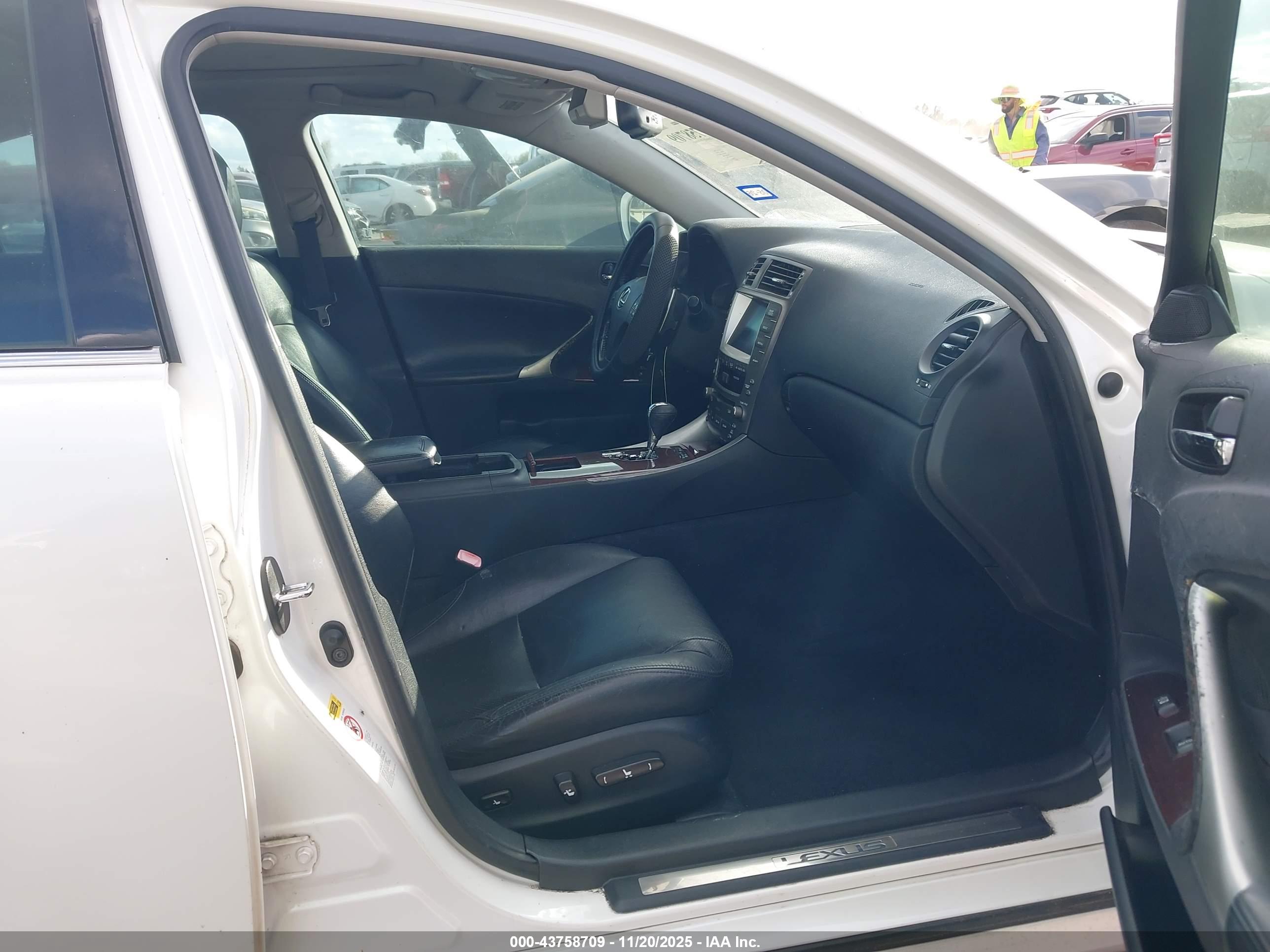 LEXUS IS image 5