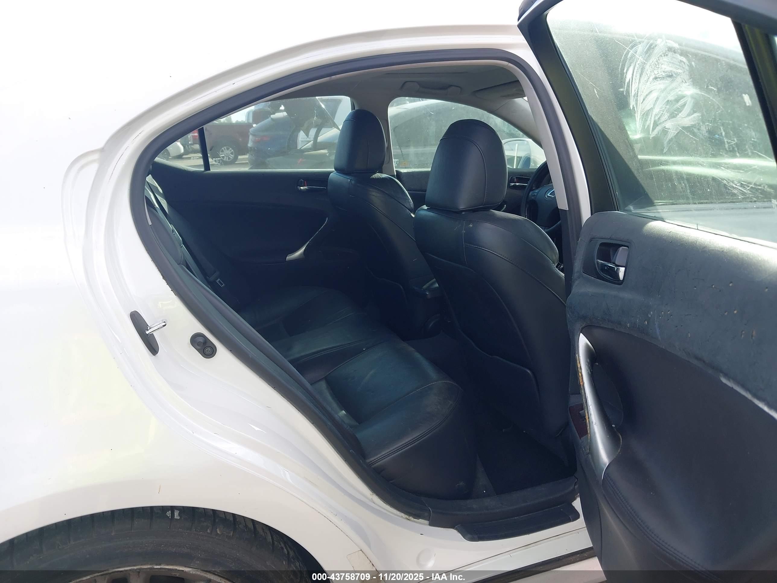 LEXUS IS image 8