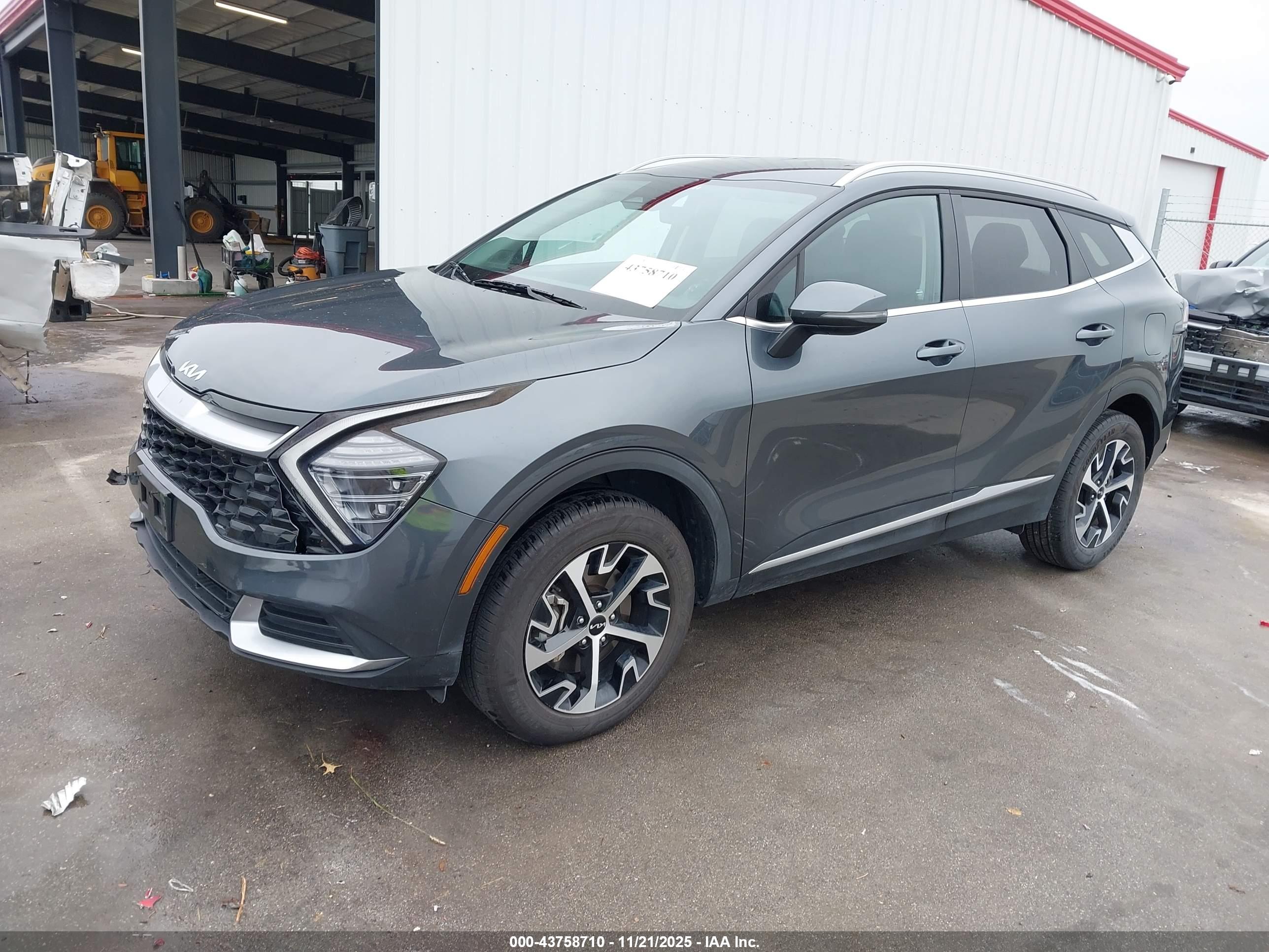KIA SPORTAGE image 2