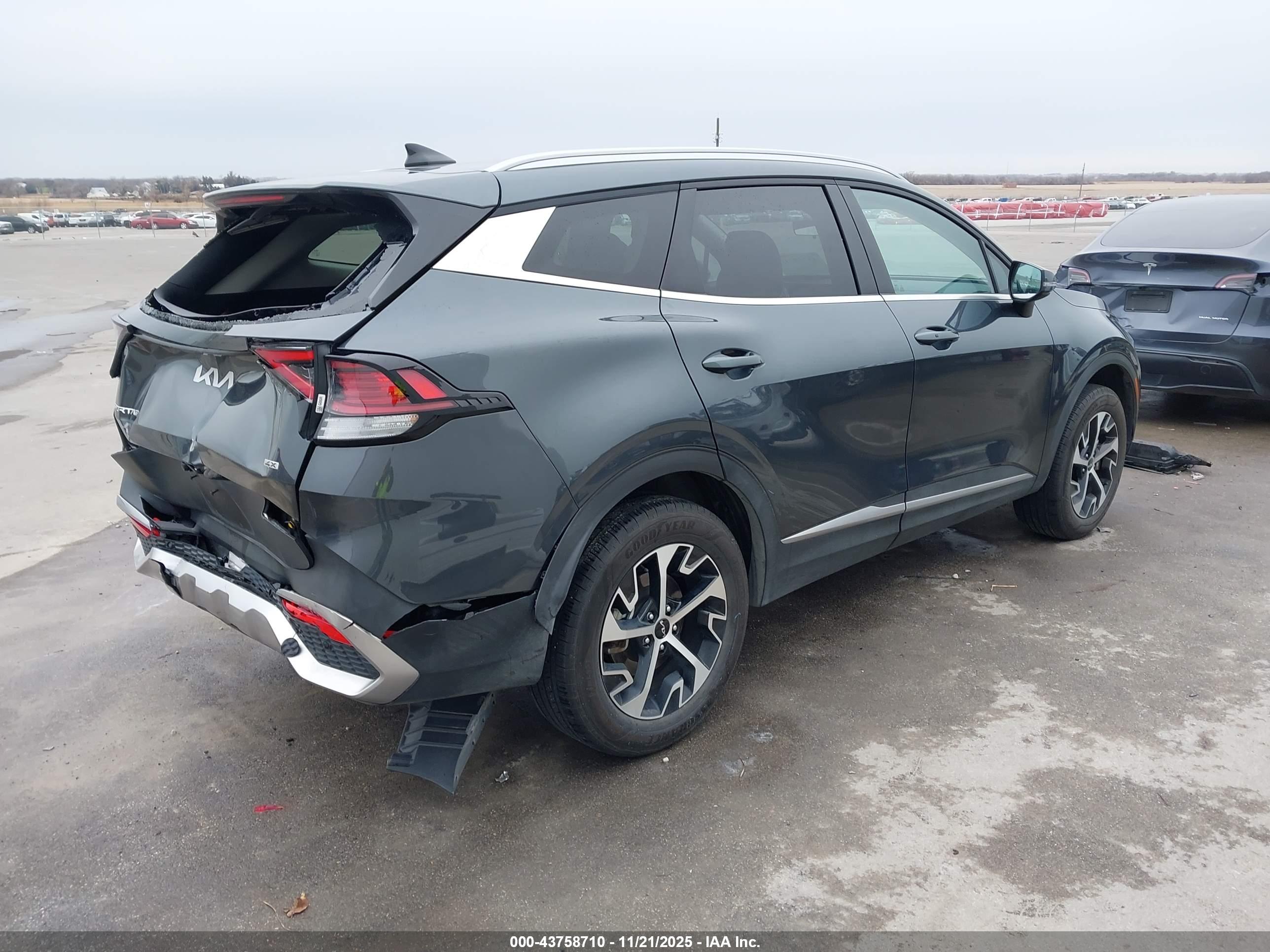 KIA SPORTAGE image 4