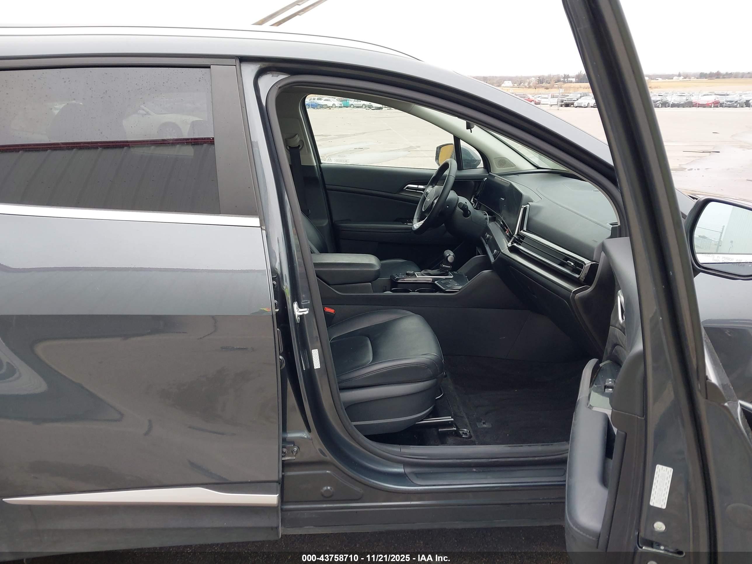 KIA SPORTAGE image 5