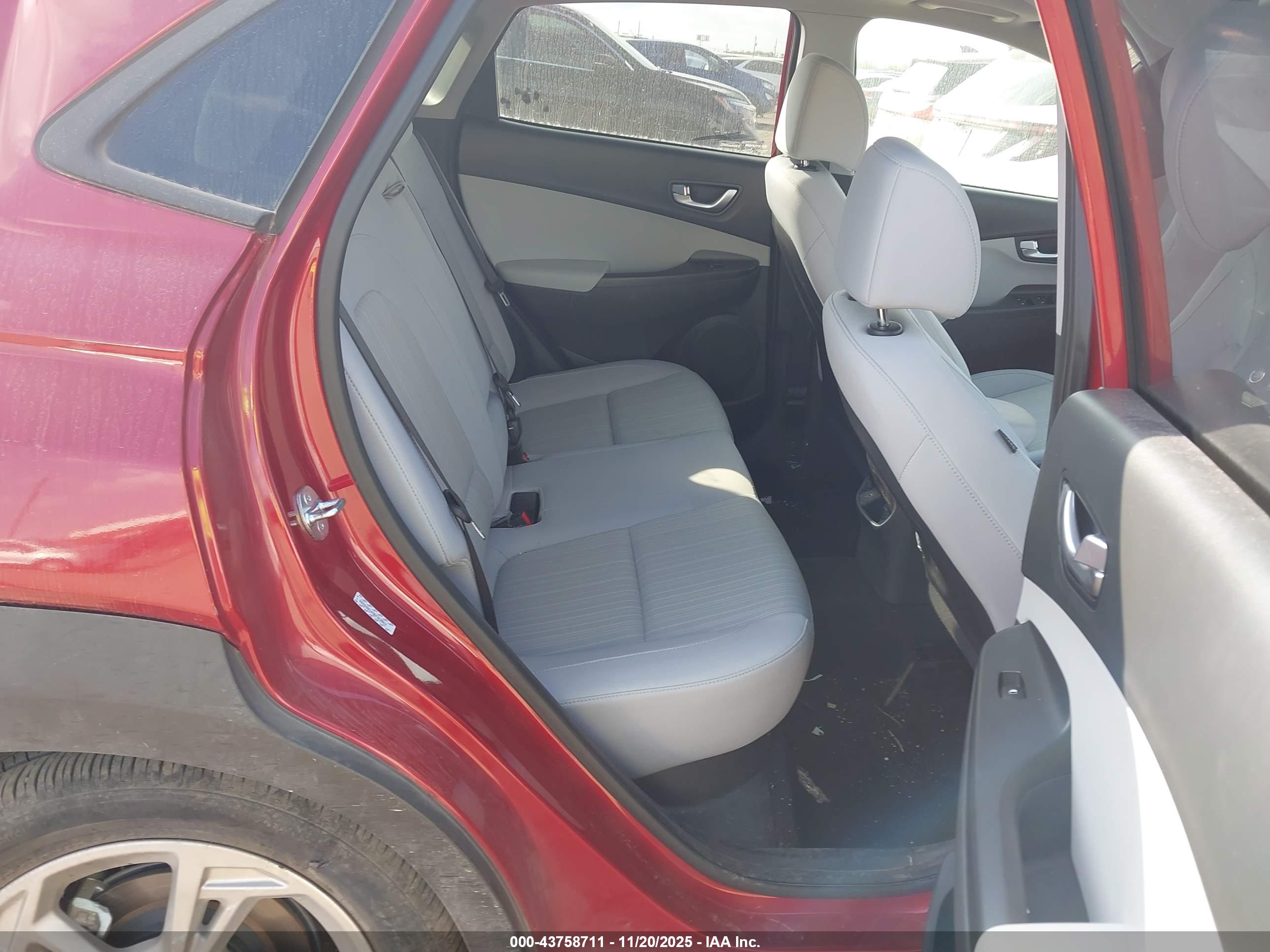 HYUNDAI KONA image 8