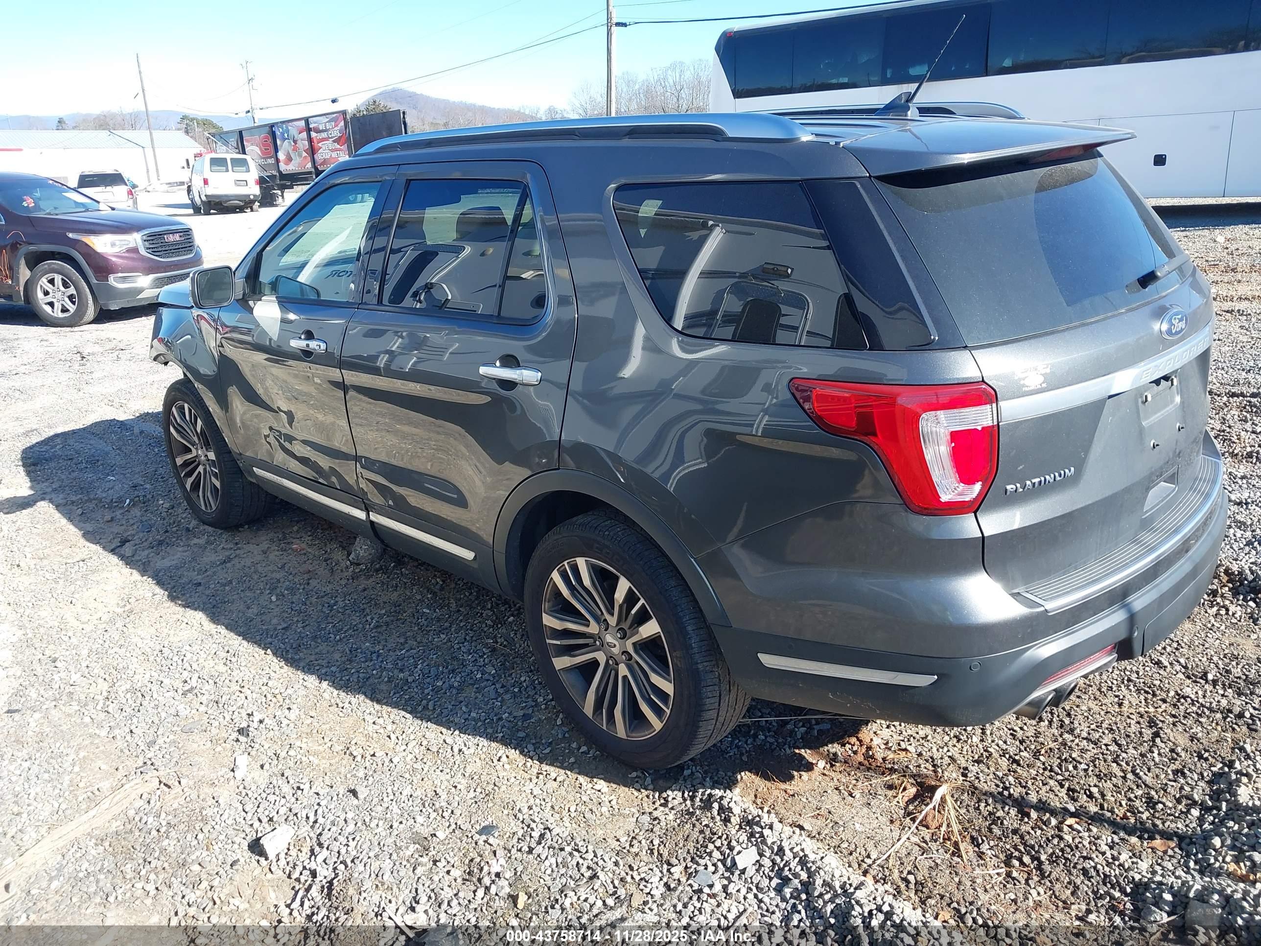 FORD EXPLORER image 3