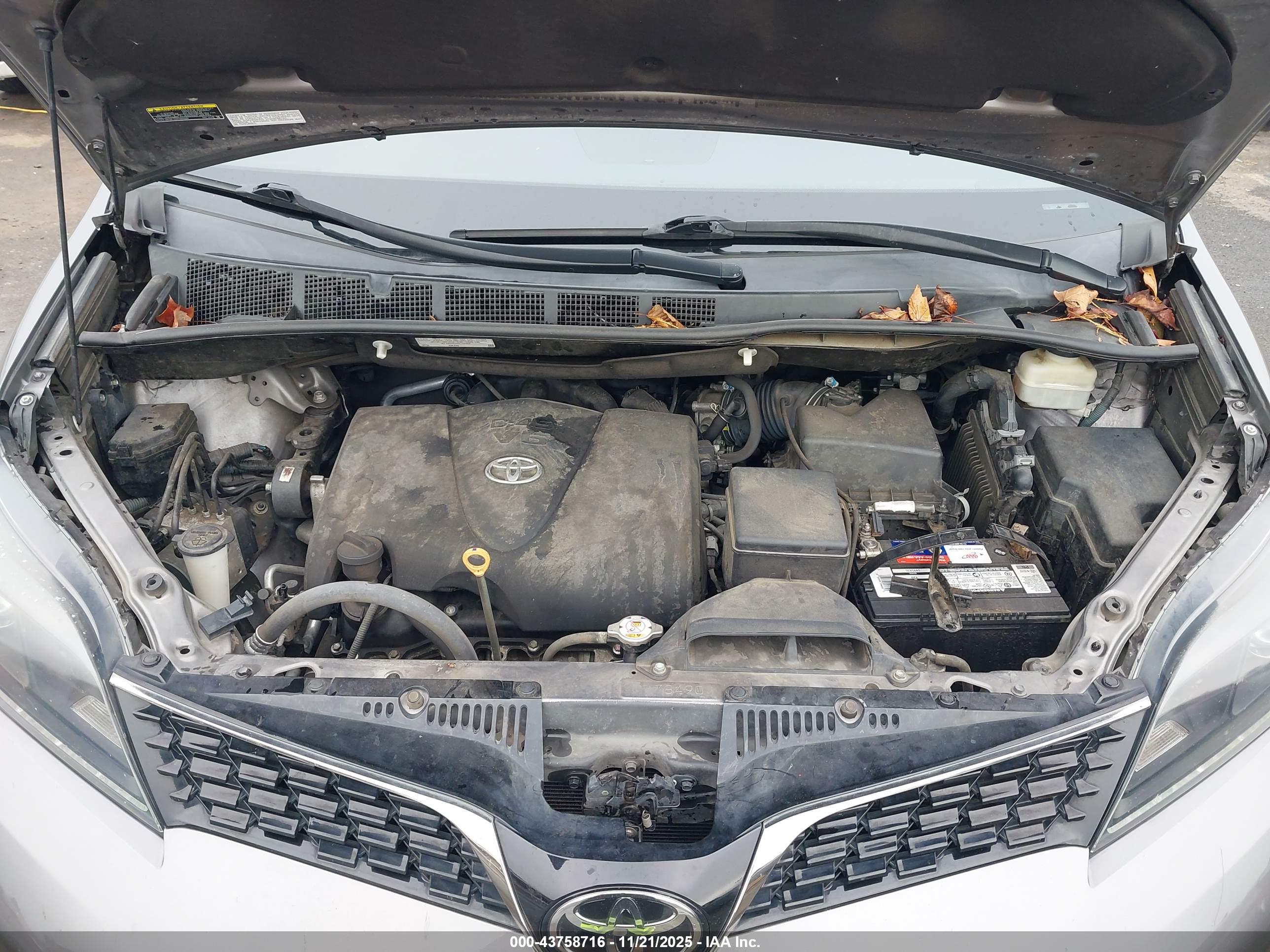 TOYOTA SIENNA image 10