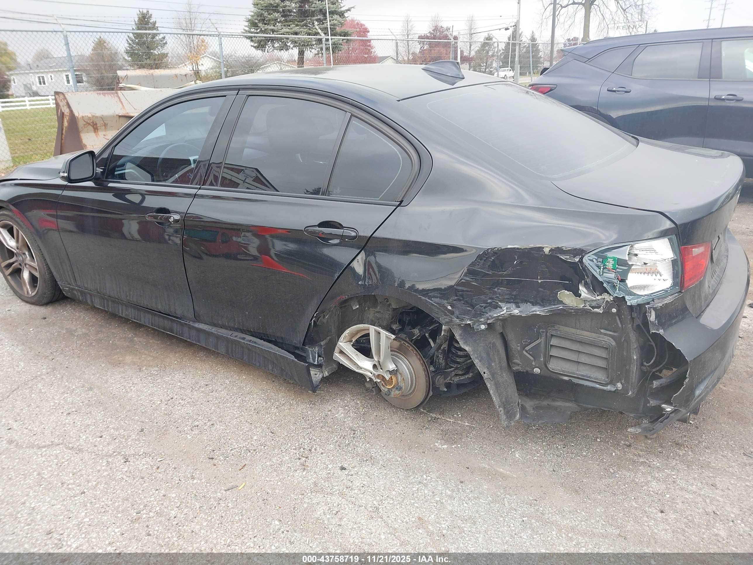 BMW 328I image 3