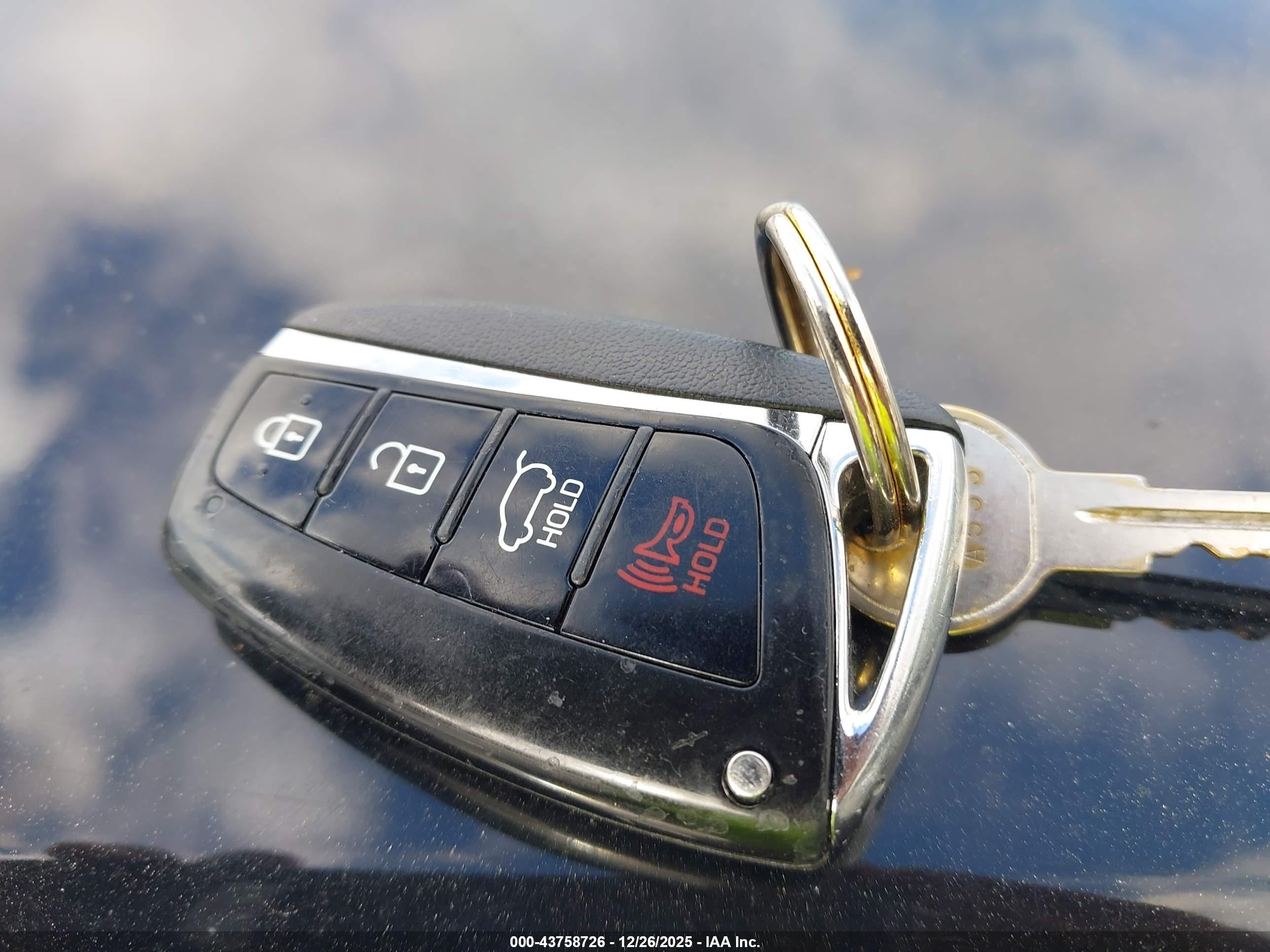 HYUNDAI SANTA image 11