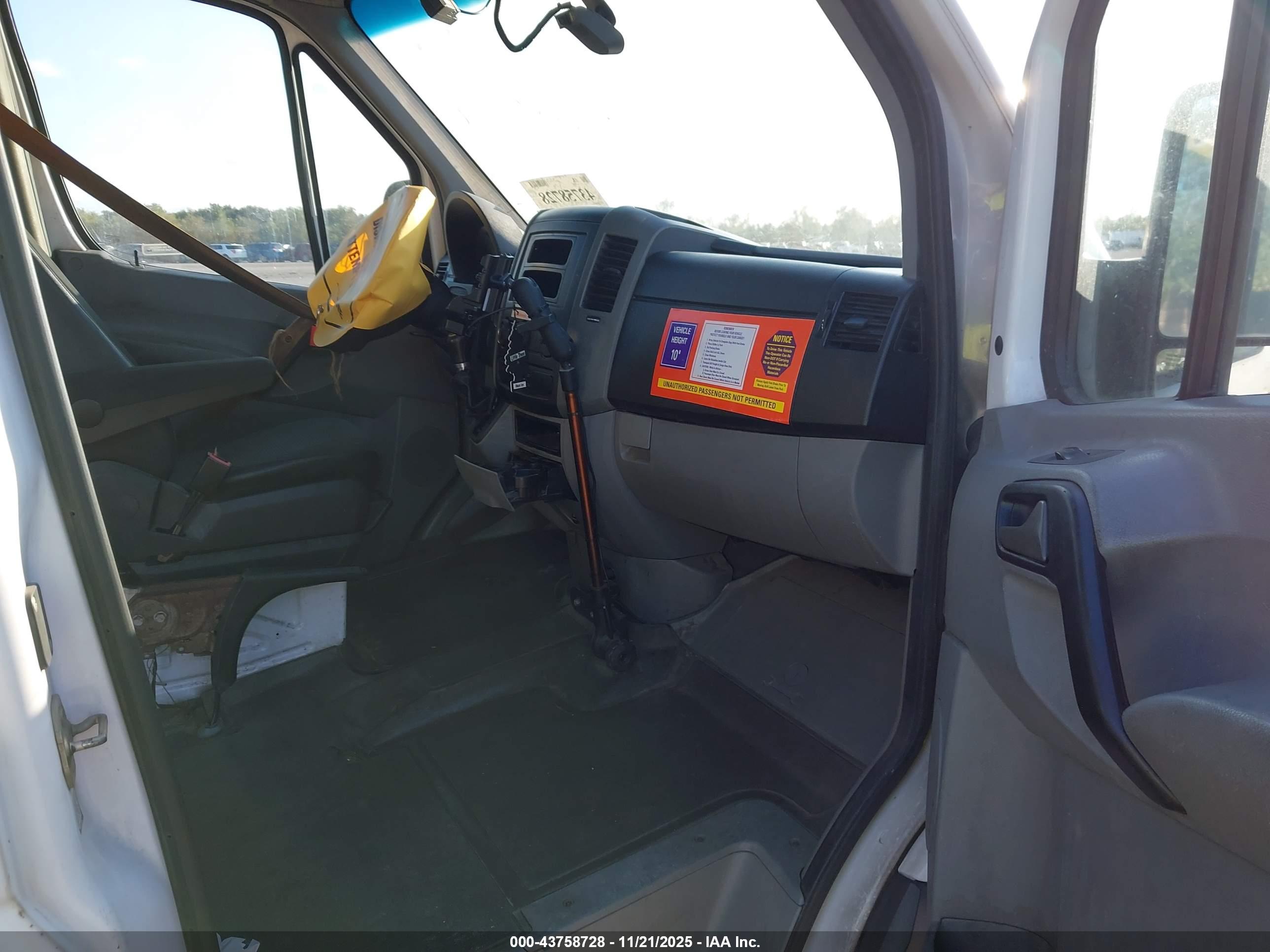 MERCEDES-BENZ SPRINTER image 5