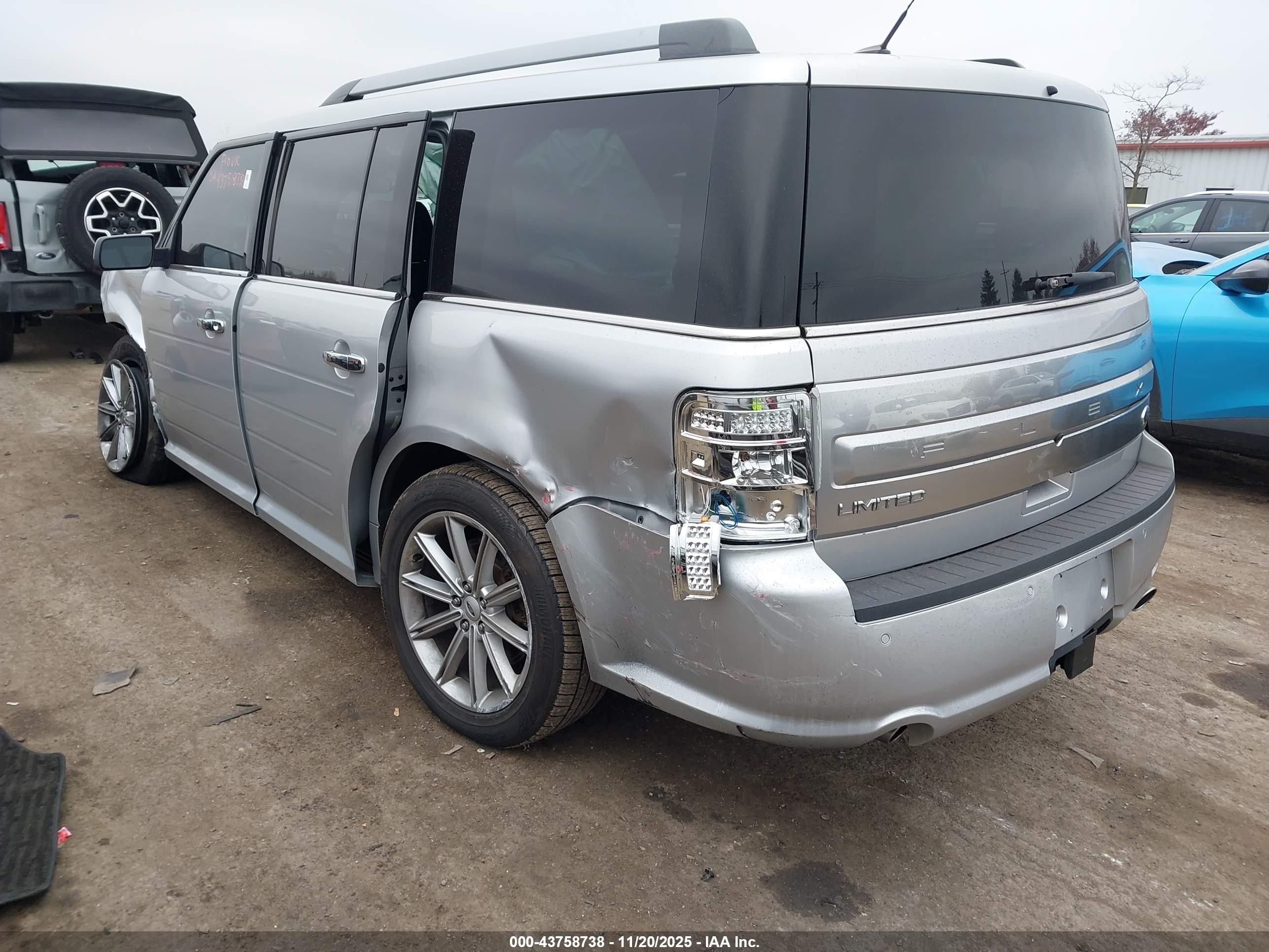 FORD FLEX image 3