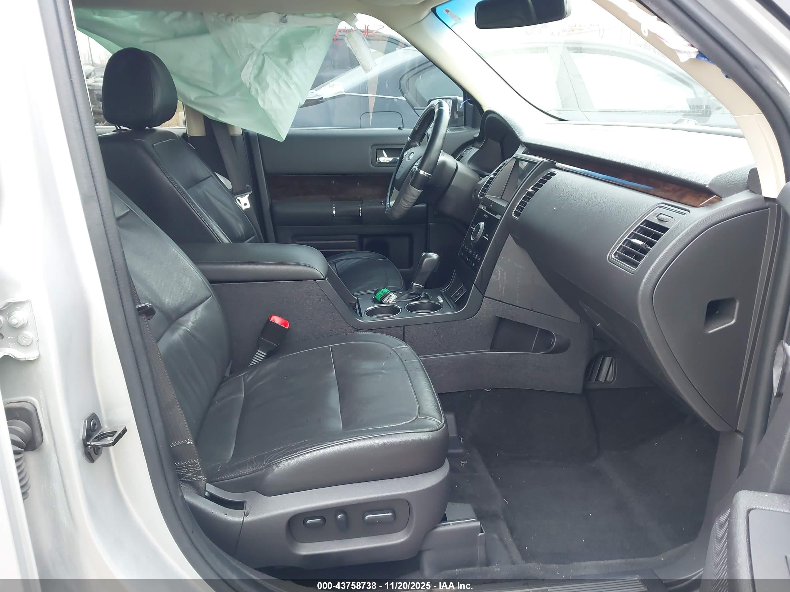 FORD FLEX image 5