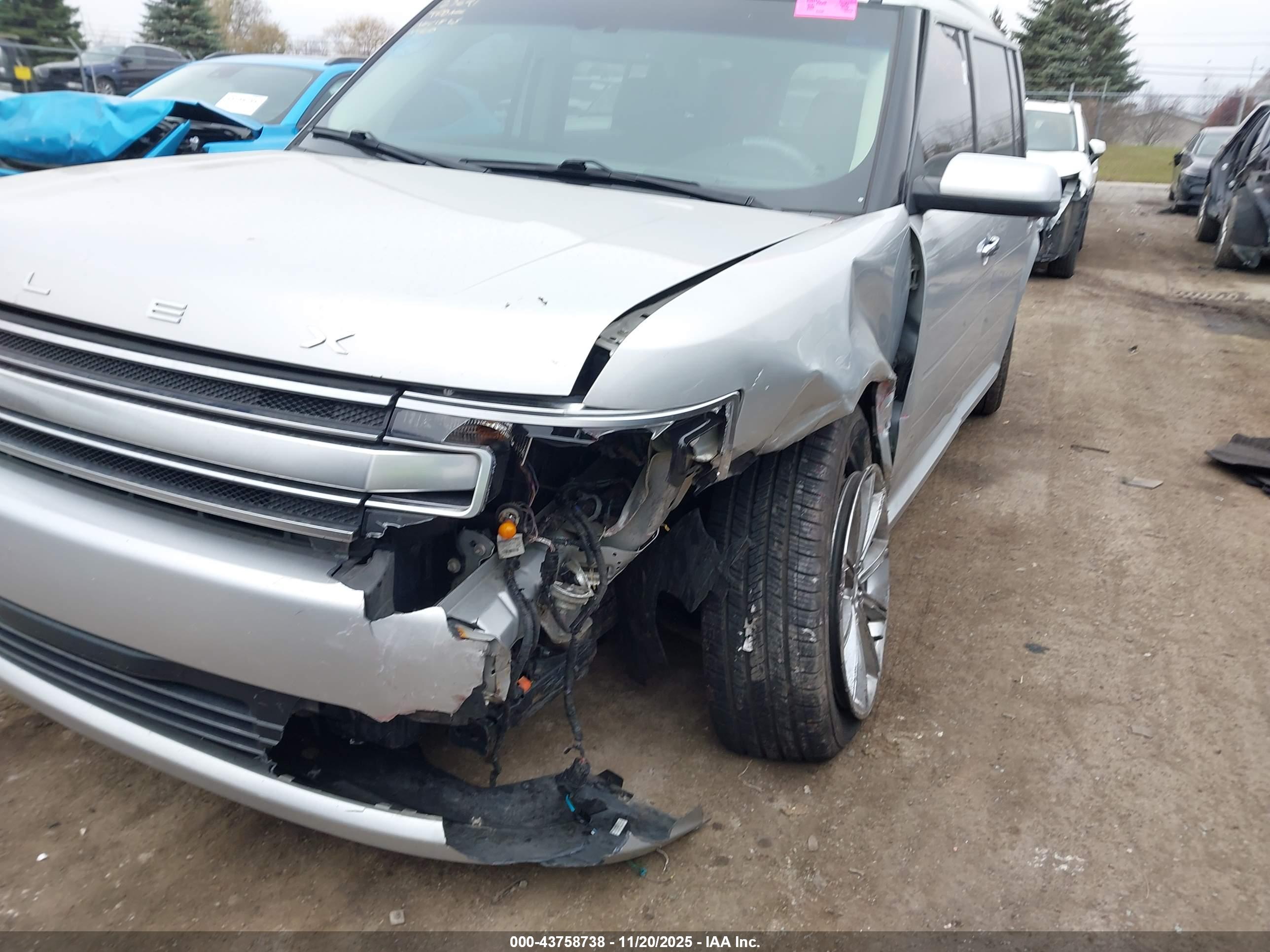 FORD FLEX image 6