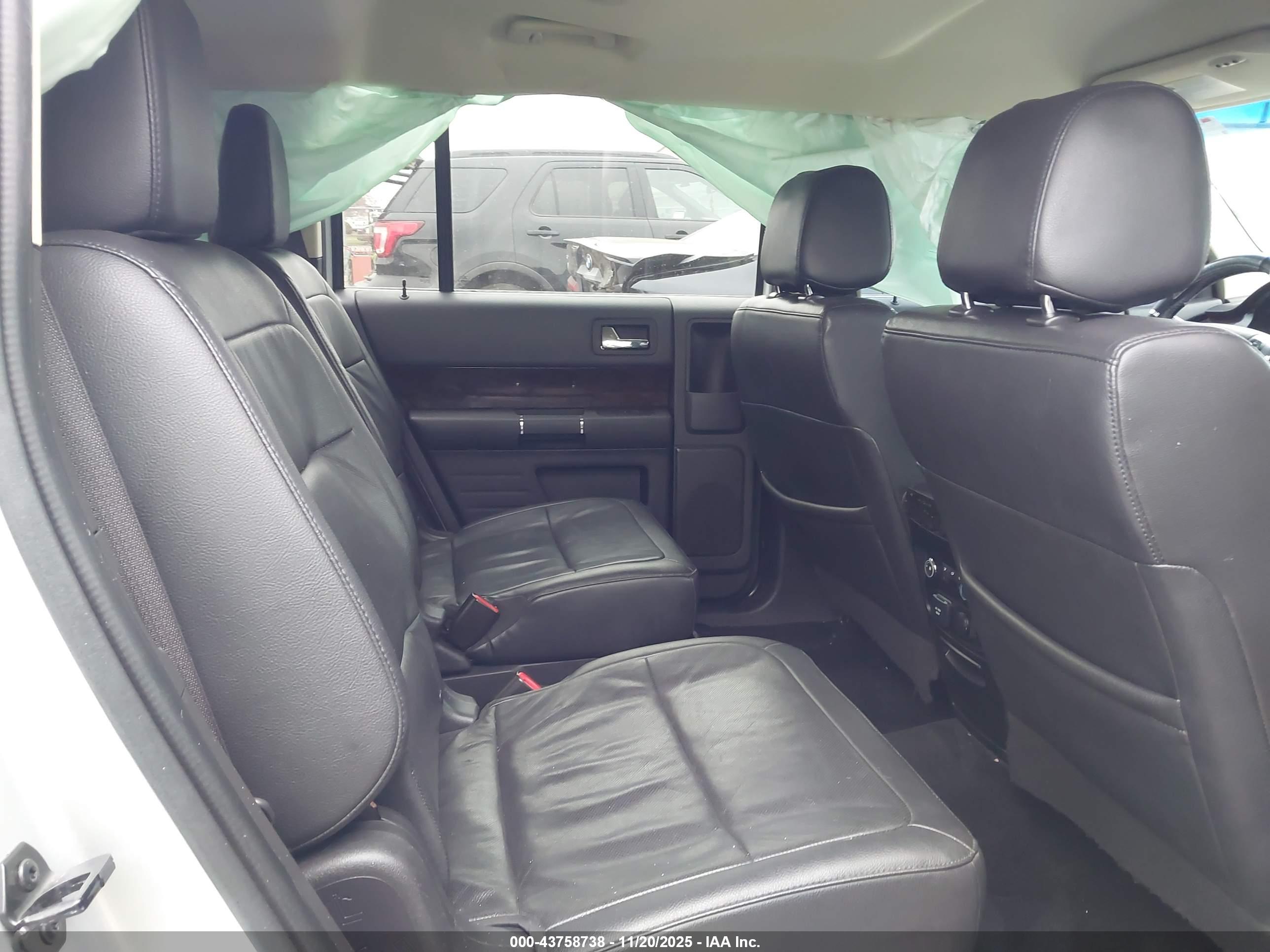 FORD FLEX image 8