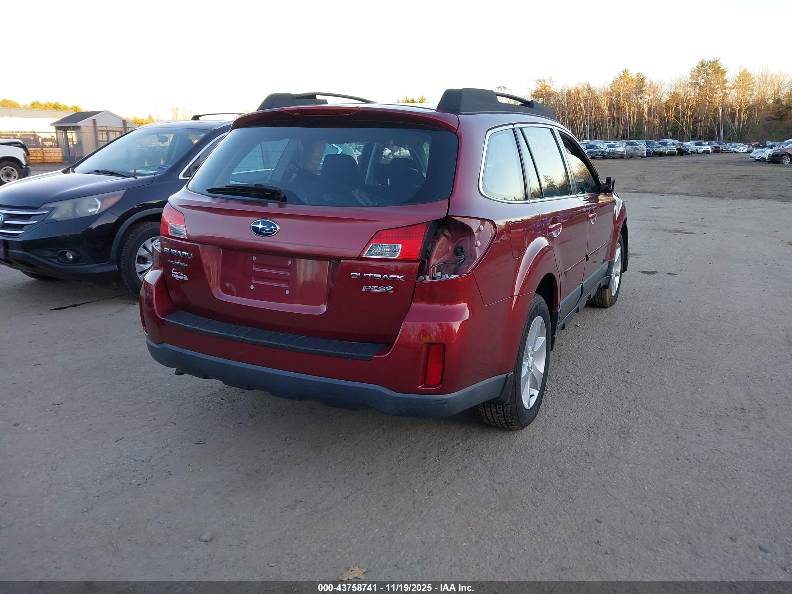 SUBARU OUTBACK image 4