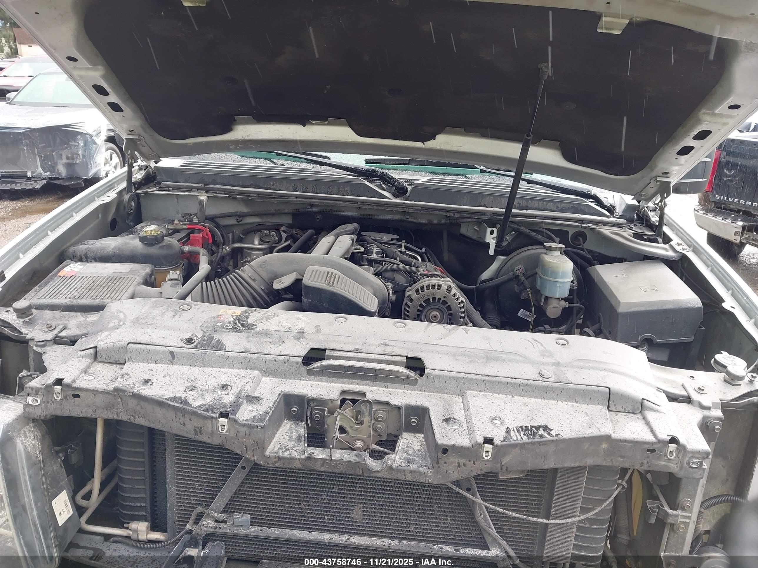 CHEVROLET SUBURBAN image 10