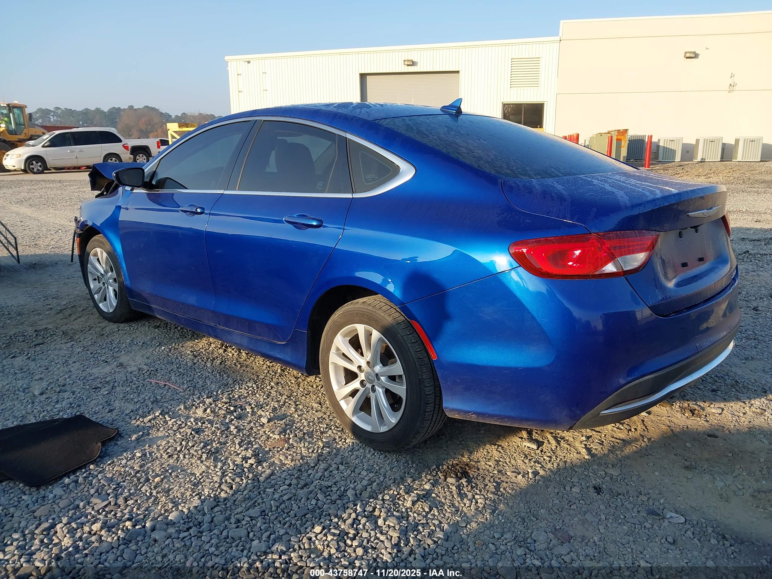 CHRYSLER 200 image 3