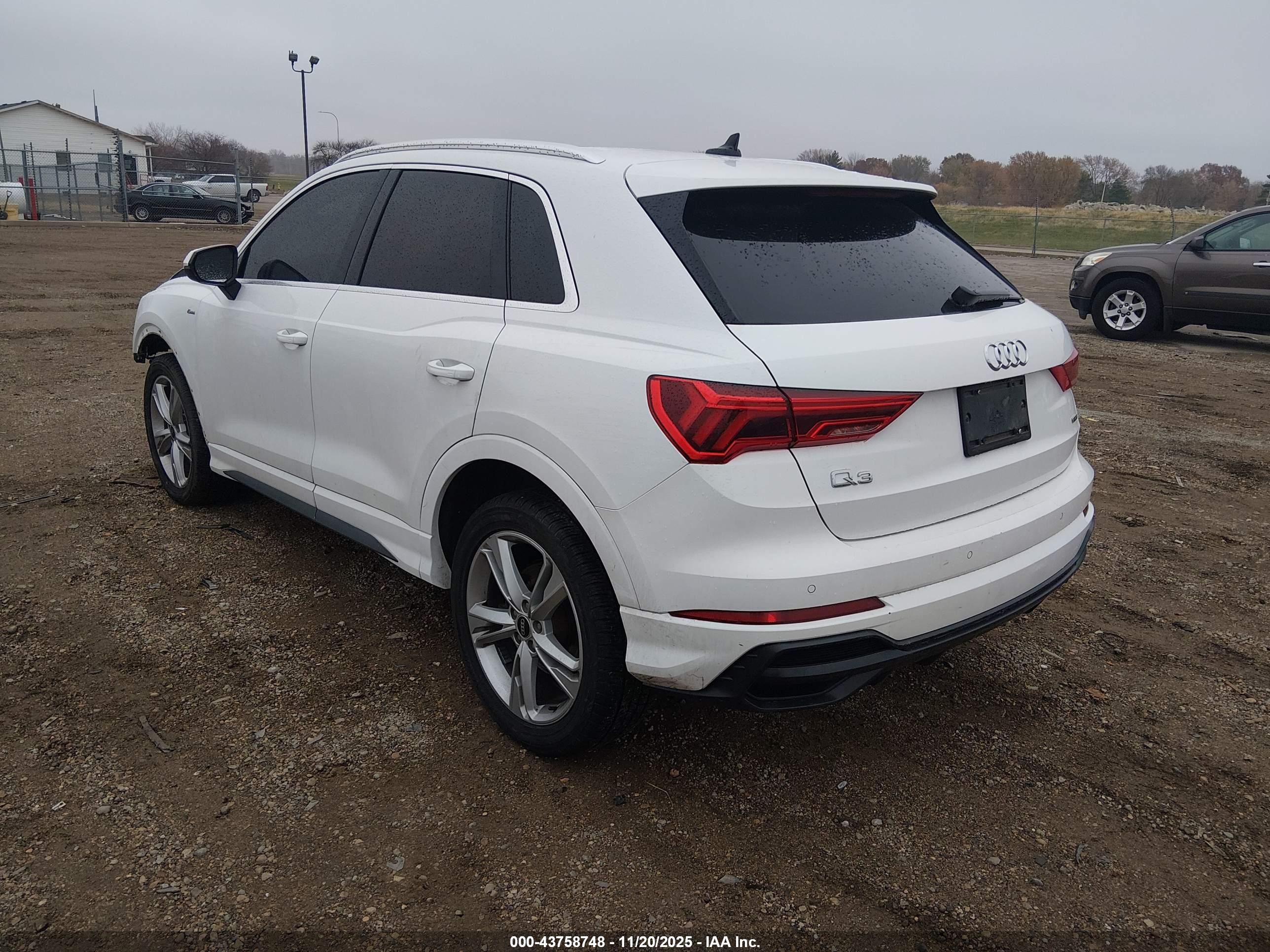 AUDI Q3 image 3