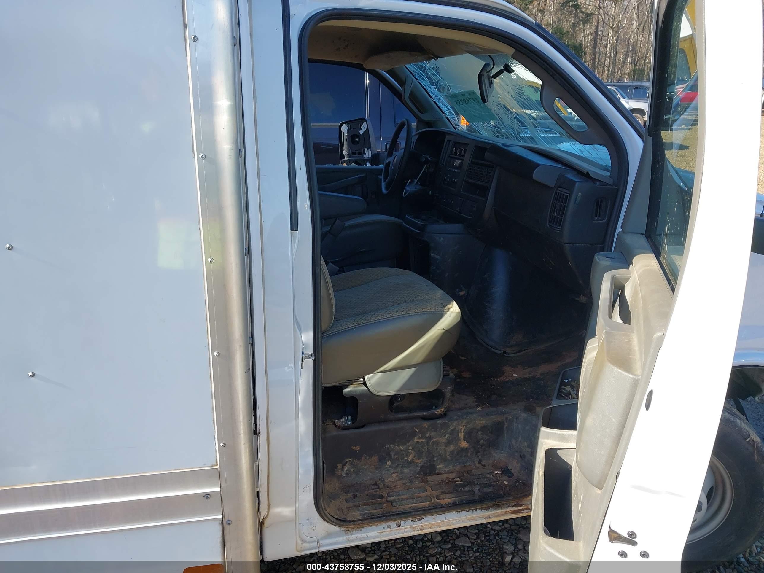 GMC SAVANA image 5