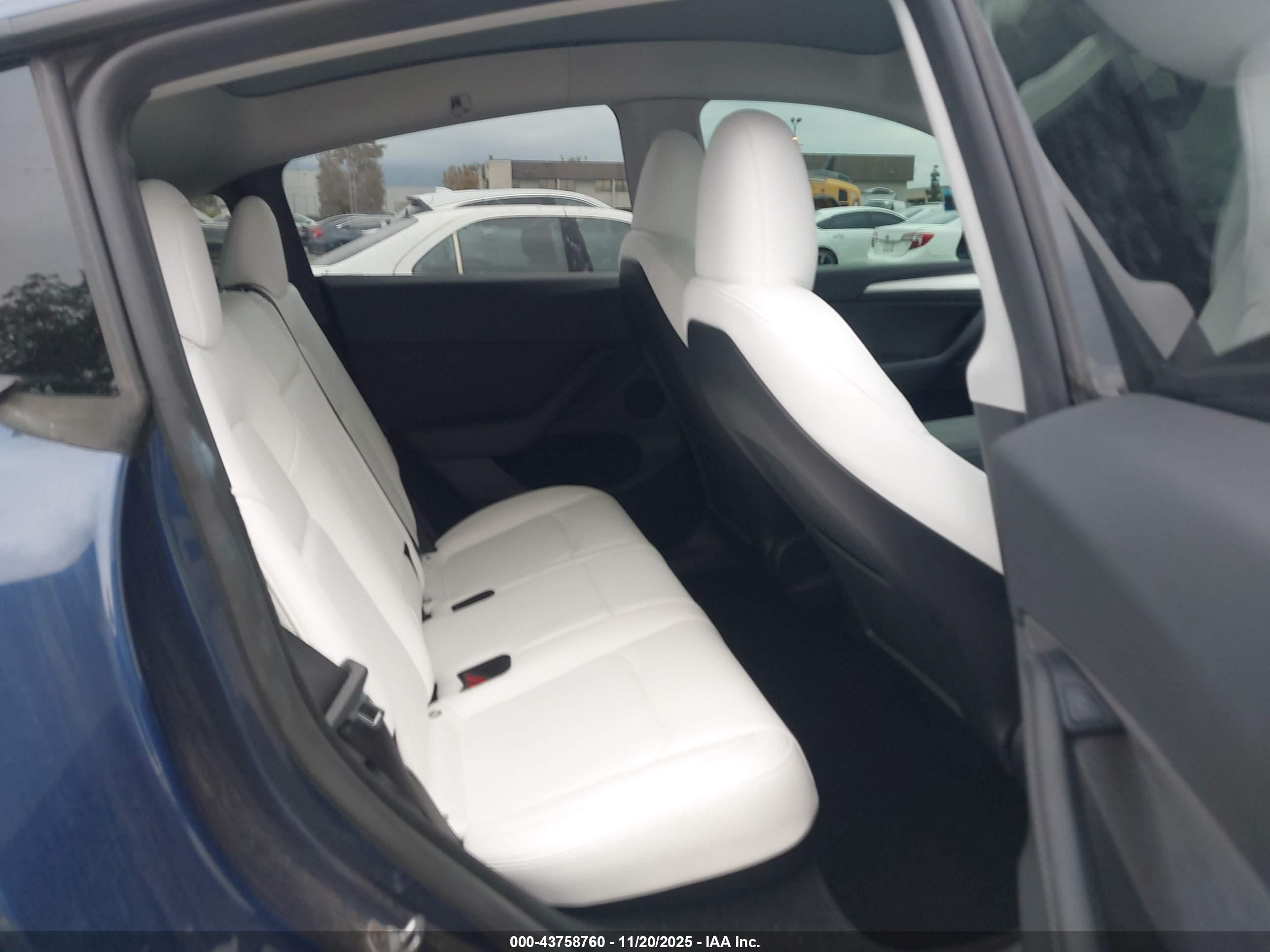 TESLA MODEL image 8