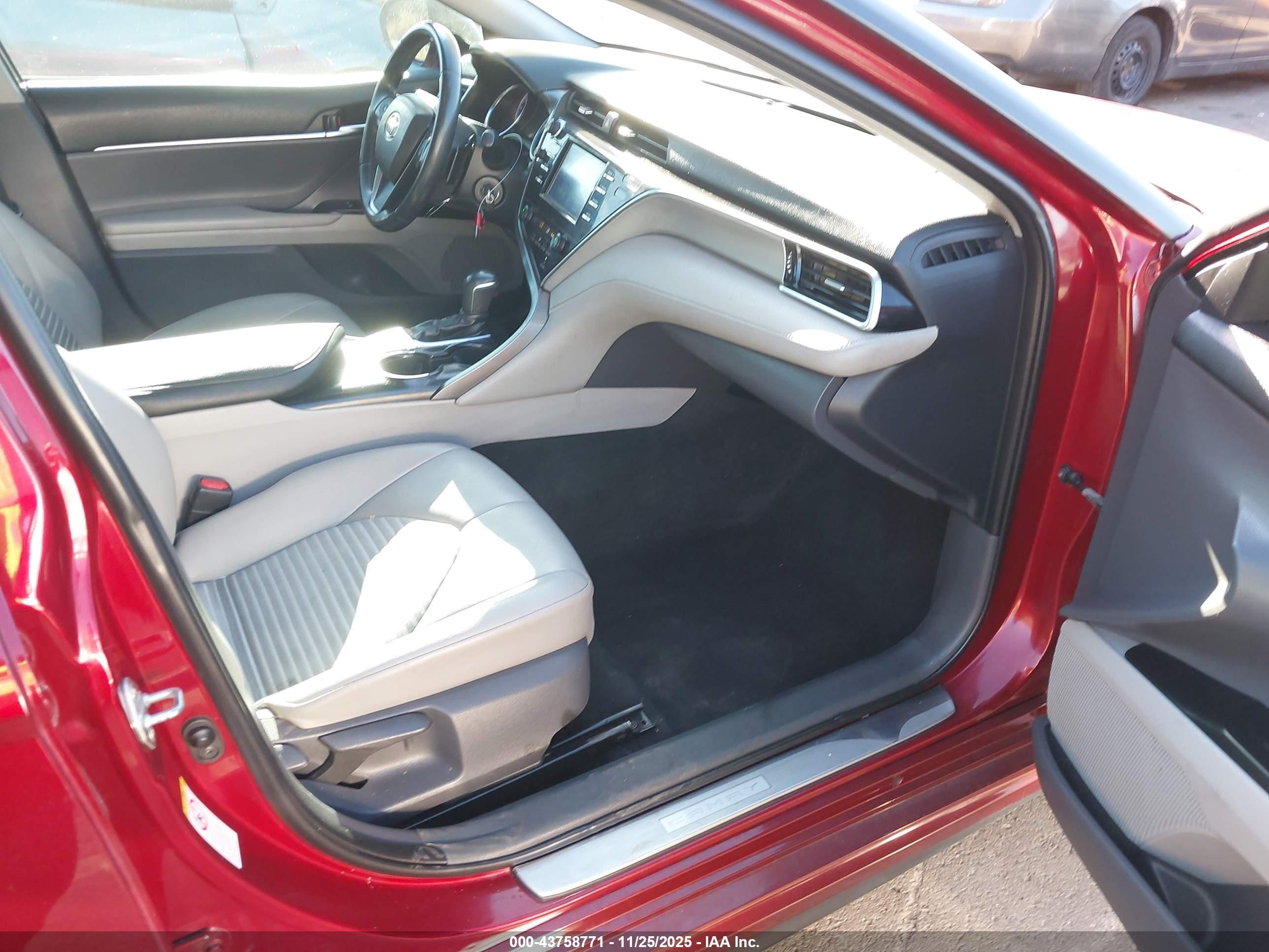 TOYOTA CAMRY image 5